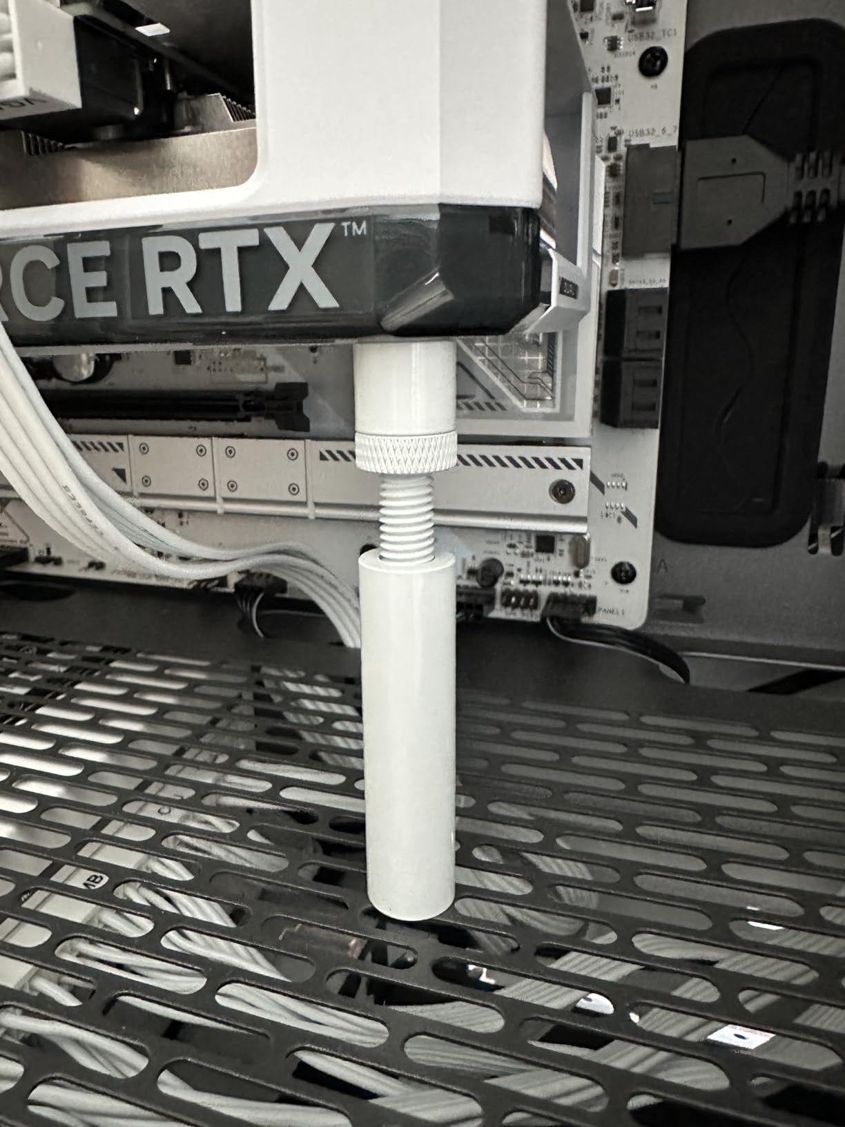 Graphics Card GPU Support Bracket, Adjustable Height GPU Sag Bracket with Magnet & Non-Slip Sheet, GPU Brace for Prevent Universal Graphics Card Sag, L - Customer Photo 3