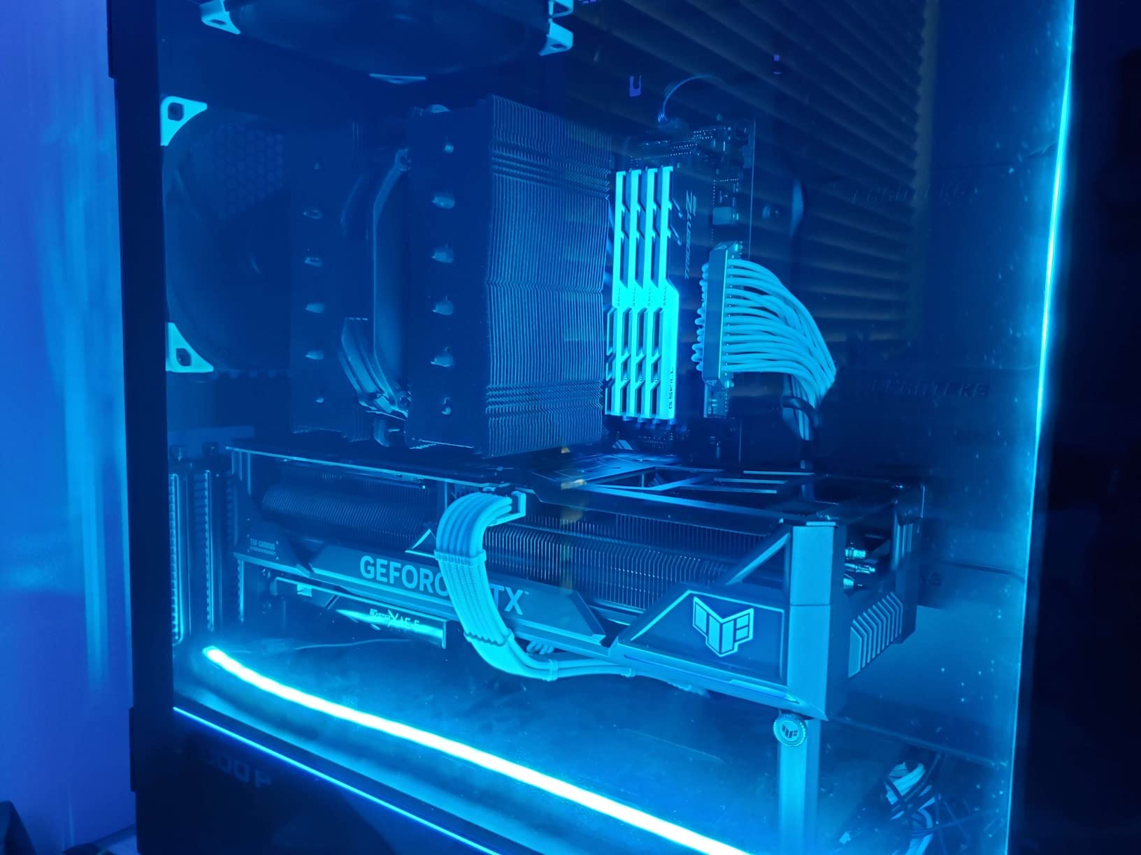 ASUS TUF GeForce RTX® 4090 OC Edition Gaming Graphics Card (PCIe 4.0, 24GB GDDR6X, HDMI 2.1a, DisplayPort 1.4a) - Customer Photo 3