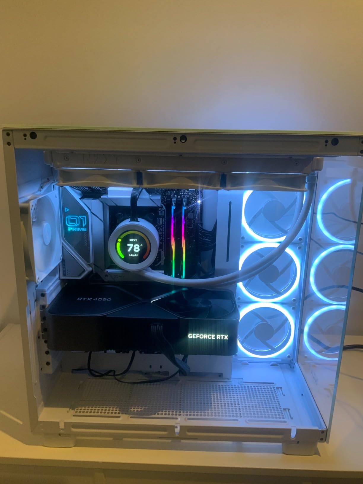 NVIDIA GeForce RTX 4090 Founders Edition 24GB GDDR6X Graphics Card Customer Review NVIDIA GeForce RTX 4090 Founders Edition 24GB GDDR6X Graphics Card - Customer Photo 2
