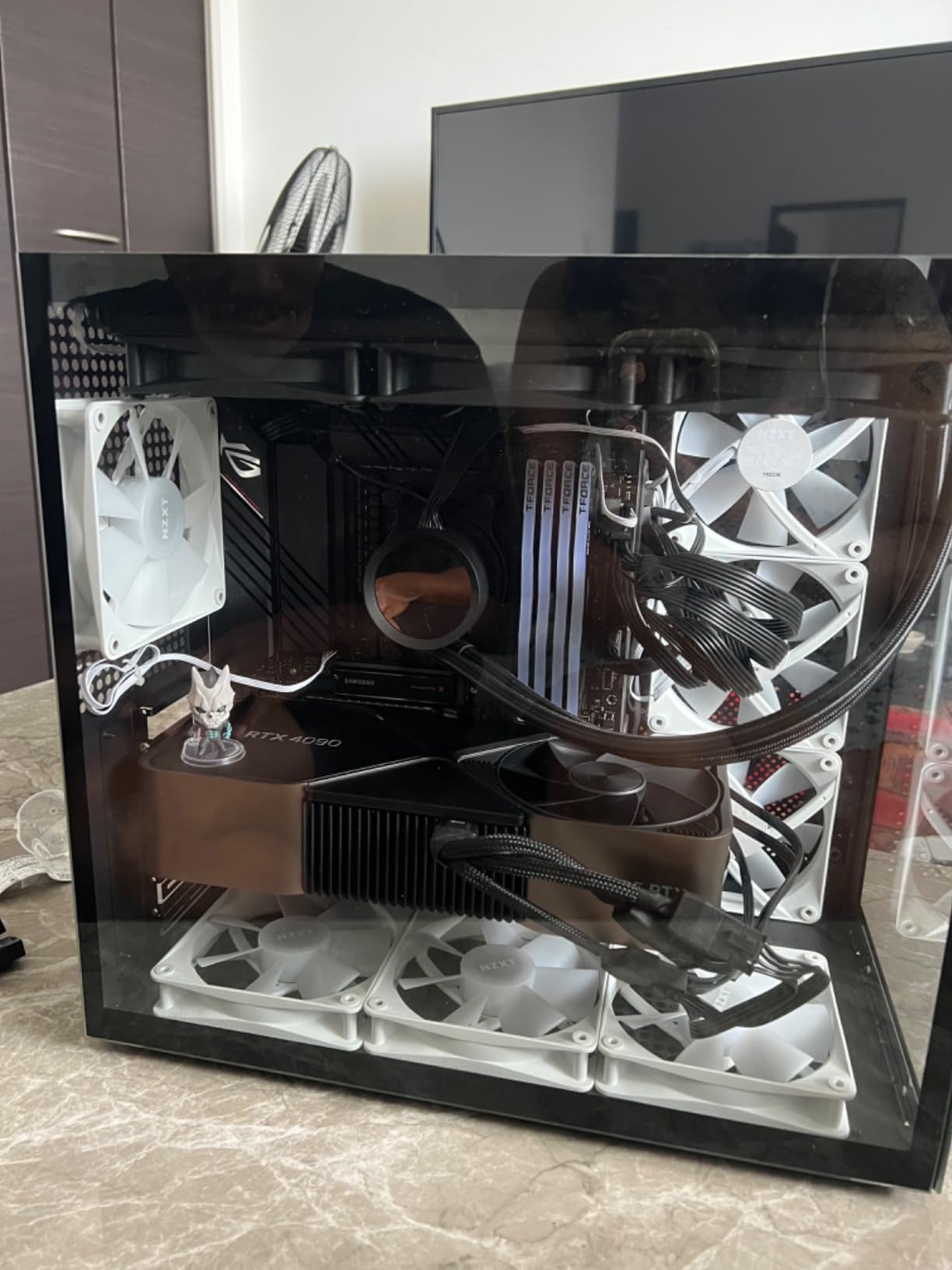 NVIDIA GeForce RTX 4090 Founders Edition 24GB GDDR6X Graphics Card Customer Review NVIDIA GeForce RTX 4090 Founders Edition 24GB GDDR6X Graphics Card - Customer Photo 3