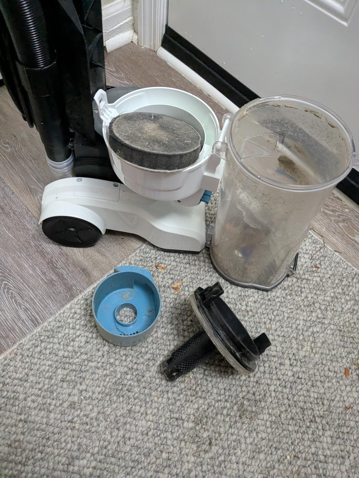 Amazon Basics Upright Bagless Vacuum Cleaner for Carpet and Hard Floors, With Crevice and Upholstery Tools, Detachable Handle, Lightweight (8.4 lbs), 1.7L Dust Cup, 720W, 25ft Cord, Black/White - Customer Photo 2