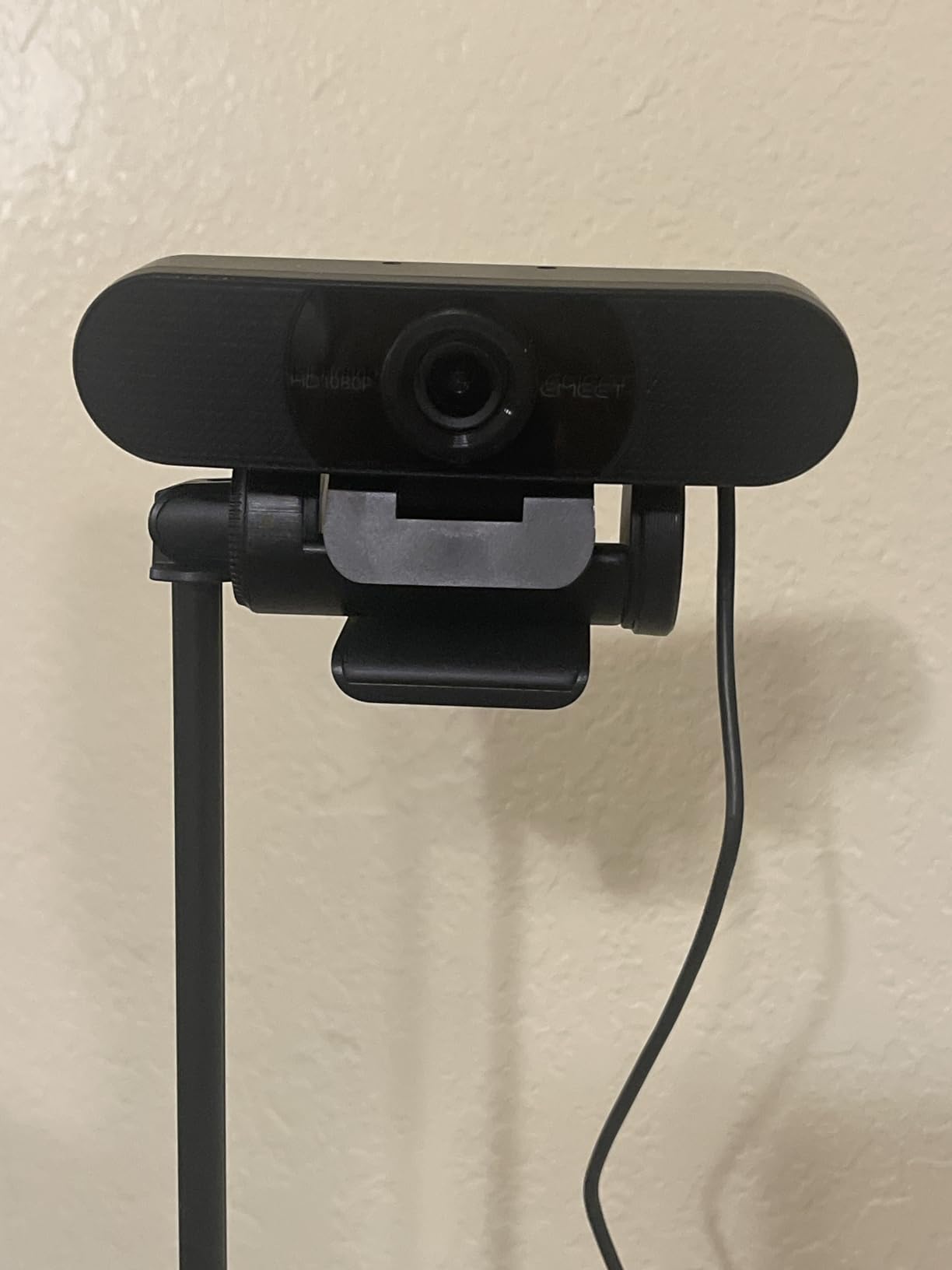 EMEET C960 Webcam with Tripod, 1080P Webcam with Microphone, Adjustable Height Mini Tripod, C960 Web Camera with Privacy Cover, Plug & Play with Stand for Zoom/Skype/YouTube/FaceTime - Customer Photo 1