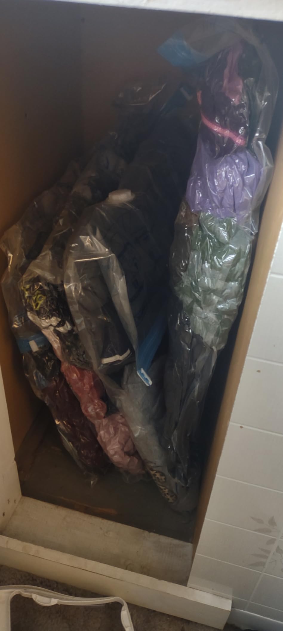 HIBAG Vacuum Storage Seal Bags, 10 Jumbo Space Saver Vacuum Sealer Bags for Clothes, Comforters, Blankets, Bedding (10J) Customer Review HIBAG Vacuum Storage Seal Bags, 10 Jumbo Space Saver Vacuum Sealer Bags for Clothes, Comforters, Blankets, Bedding (10J) - Customer Photo 3