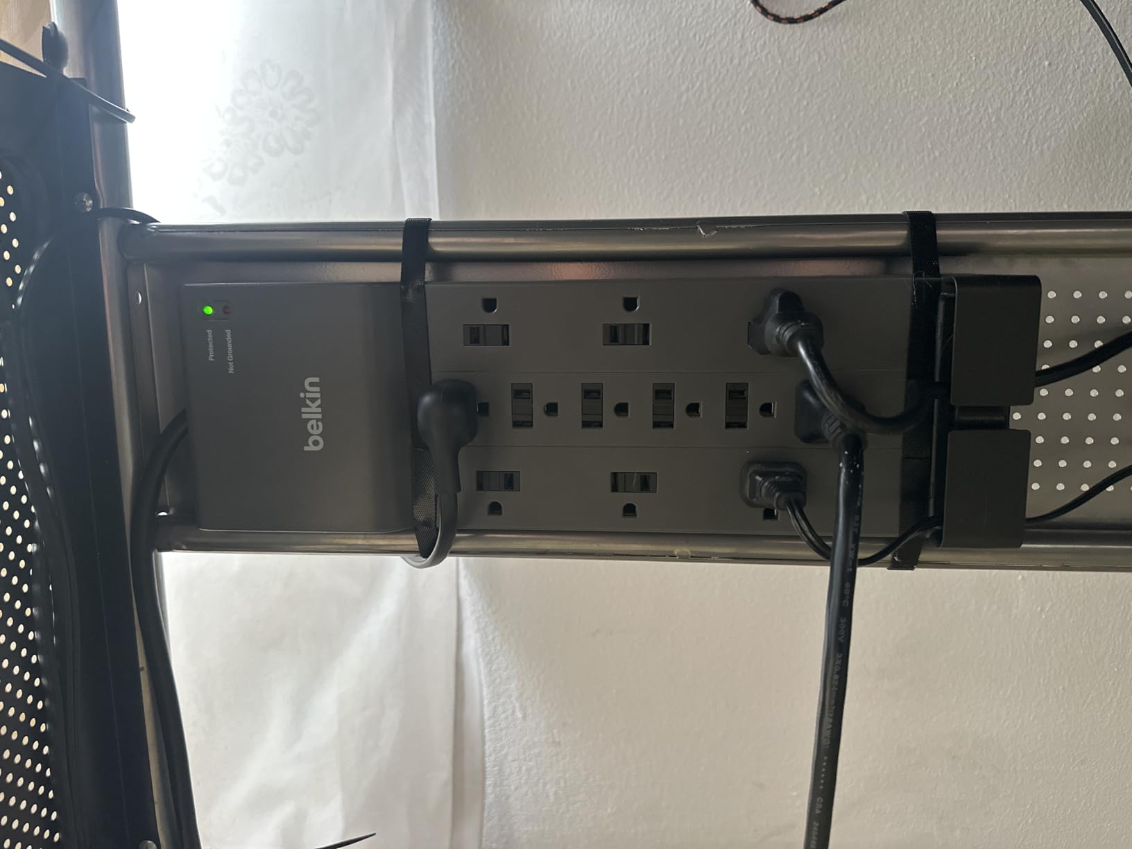 Belkin 12-Outlet Surge Protector Power Strip w/ 12 AC Outlets & 8ft Flat Plug, UL-listed Heavy-Duty Extension Cord for Home, Office, Travel, Computer, Laptop, Charger - 3,940 Joules of Protection Customer Review Belkin 12-Outlet Surge Protector Power Strip w/ 12 AC Outlets & 8ft Flat Plug, UL-listed Heavy-Duty Extension Cord for Home, Office, Travel, Computer, Laptop, Charger - 3,940 Joules of Protection - Customer Photo 1