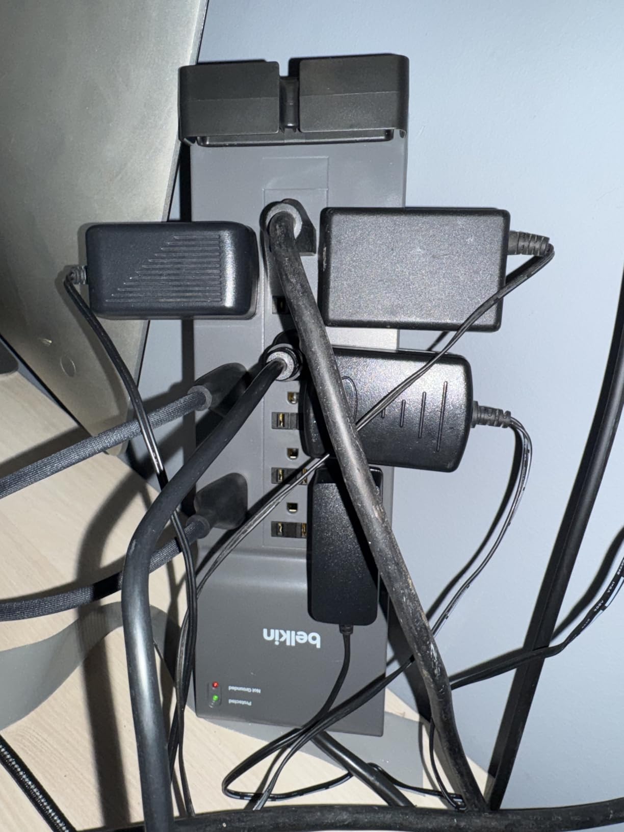 Belkin 12-Outlet Surge Protector Power Strip w/ 12 AC Outlets & 8ft Flat Plug, UL-listed Heavy-Duty Extension Cord for Home, Office, Travel, Computer, Laptop, Charger - 3,940 Joules of Protection Customer Review Belkin 12-Outlet Surge Protector Power Strip w/ 12 AC Outlets & 8ft Flat Plug, UL-listed Heavy-Duty Extension Cord for Home, Office, Travel, Computer, Laptop, Charger - 3,940 Joules of Protection - Customer Photo 3