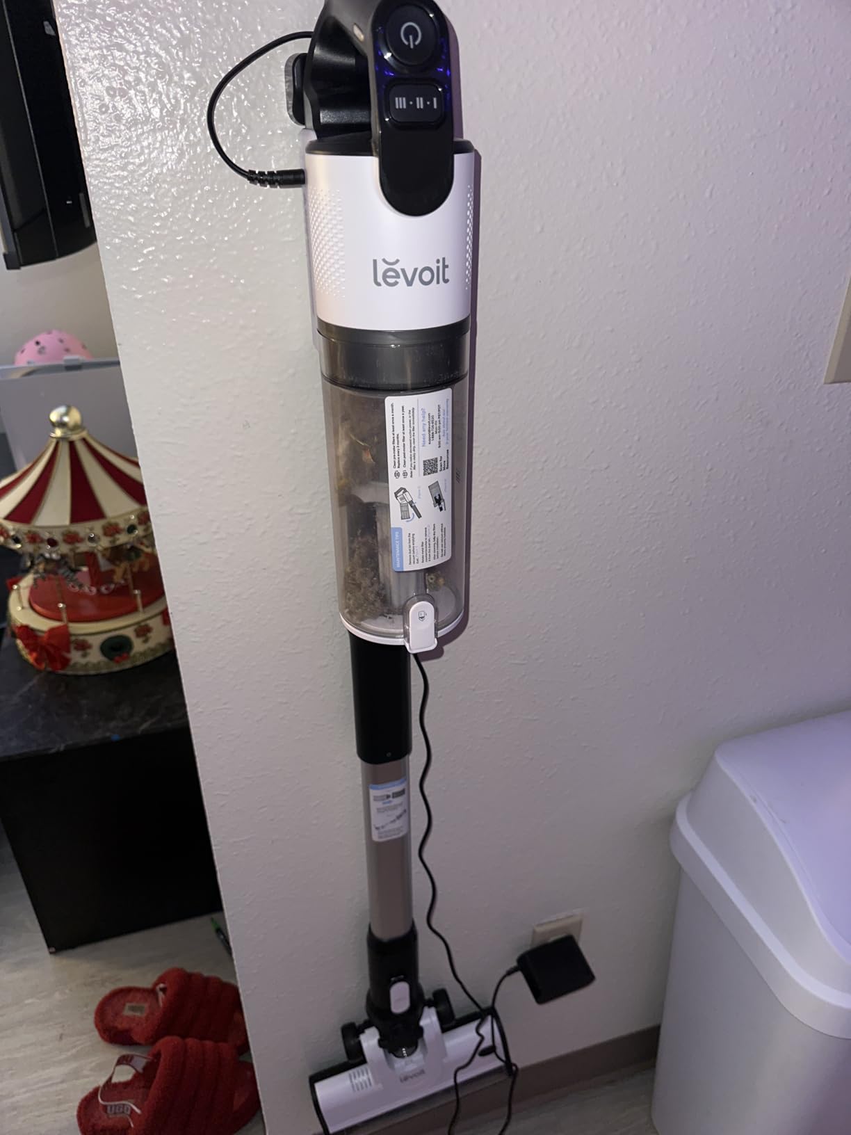 LEVOIT Cordless Vacuum Cleaner, Stick Vac with Tangle-Resistant Design, Up to 50 Minutes, Powerful Suction, Rechargeable, Lightweight, and Versatile for Carpet, Hard Floor, Pet Hair, LVAC-200 - Customer Photo 3