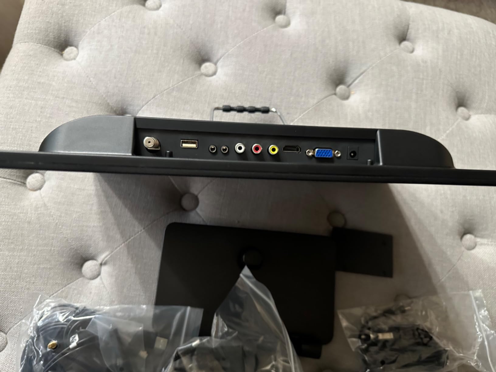 15.6 inch Small TV,Flat FHD IPS 1080P Screen TV with Antenna and Digital ATSC Tuner,HDMI/USB/VGA/Port,12 Volt Car Charger Cable/AC Power for Kitchen and Caravan(Non Smart TV) - Customer Photo 3