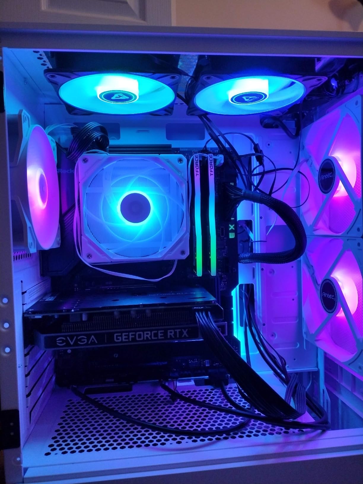 Intel® Core™ i7-14700KF New Gaming Desktop Processor 20 cores (8 P-cores + 12 E-cores) - Unlocked - Customer Photo 3