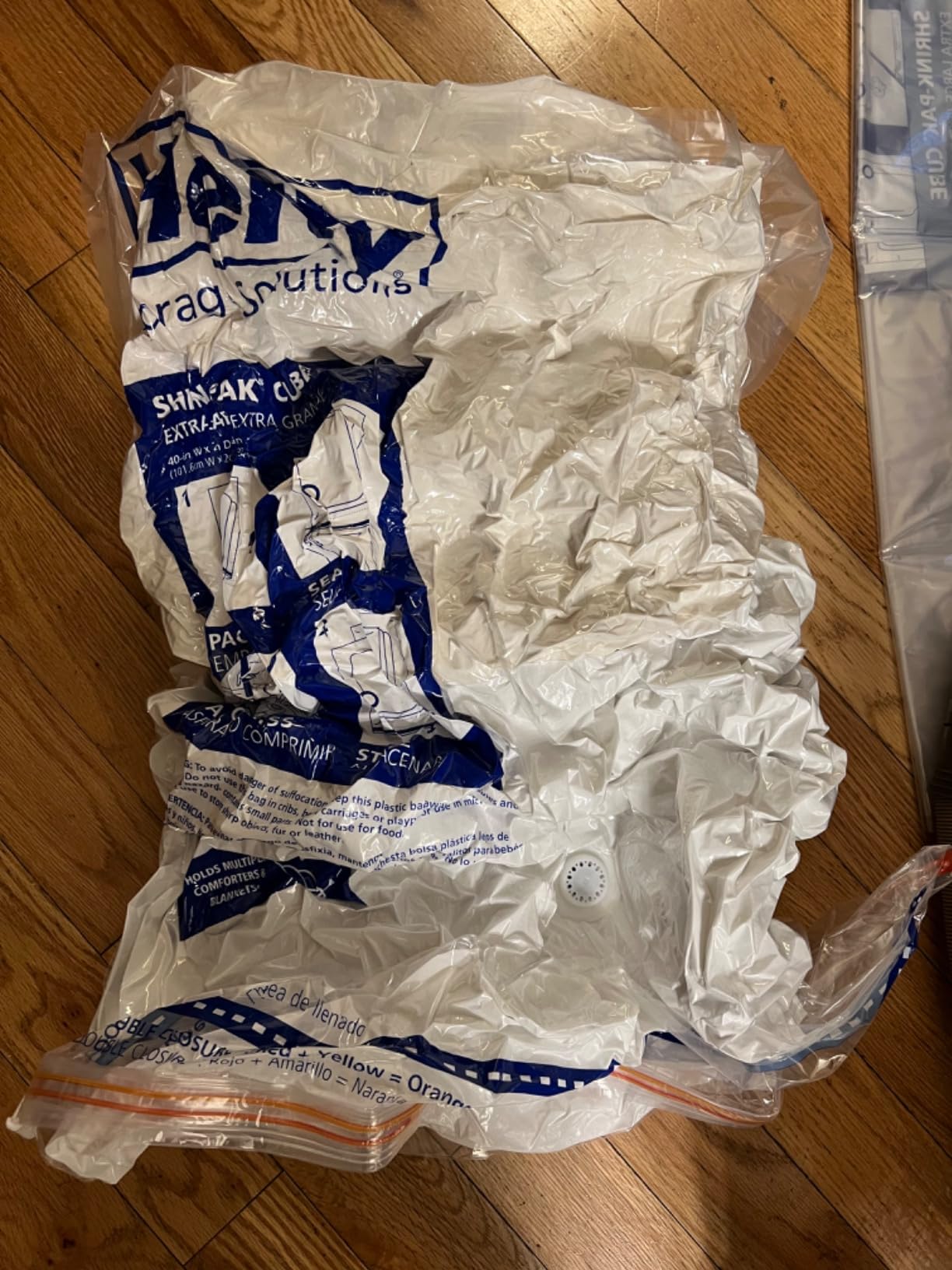 Hefty Shrink-Pak Heavy Duty Vacuum Storage Bags – For Clothes, Pillows, Towels, Blankets & More – Space Saver Vacuum Suction Seal for Home or Travel – 4 Large Bags, 34 x 22 Inches Customer Review Hefty Shrink-Pak Heavy Duty Vacuum Storage Bags – For Clothes, Pillows, Towels, Blankets & More – Space Saver Vacuum Suction Seal for Home or Travel – 4 Large Bags, 34 x 22 Inches - Customer Photo 3