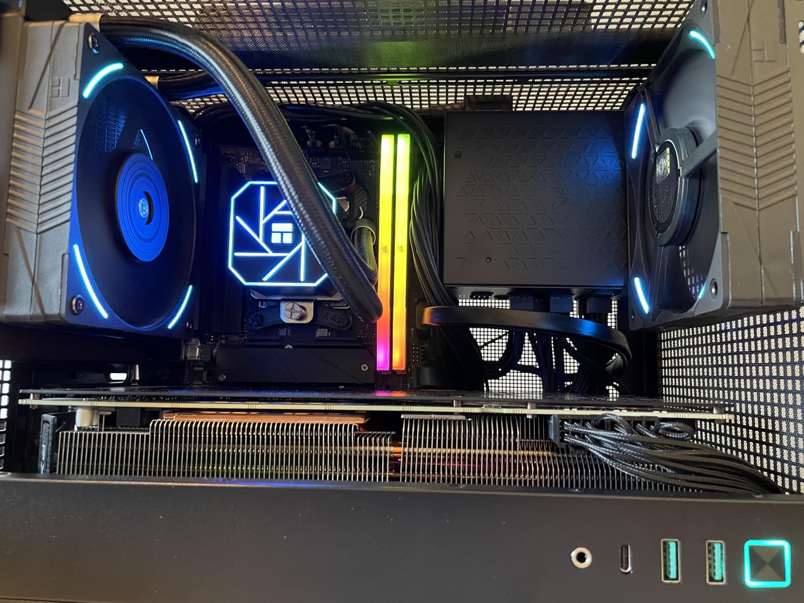 Thermalright Aqua Elite 120 V3 AIO CPU Cooler, 120mm Liquid Cooling, ARGB PWM Fans, Intel LGA1150-1200/AMD AM4-AM5 Customer Review Thermalright Aqua Elite 120 V3 AIO CPU Cooler, 120mm Liquid Cooling, ARGB PWM Fans, Intel LGA1150-1200/AMD AM4-AM5 - Customer Photo 2