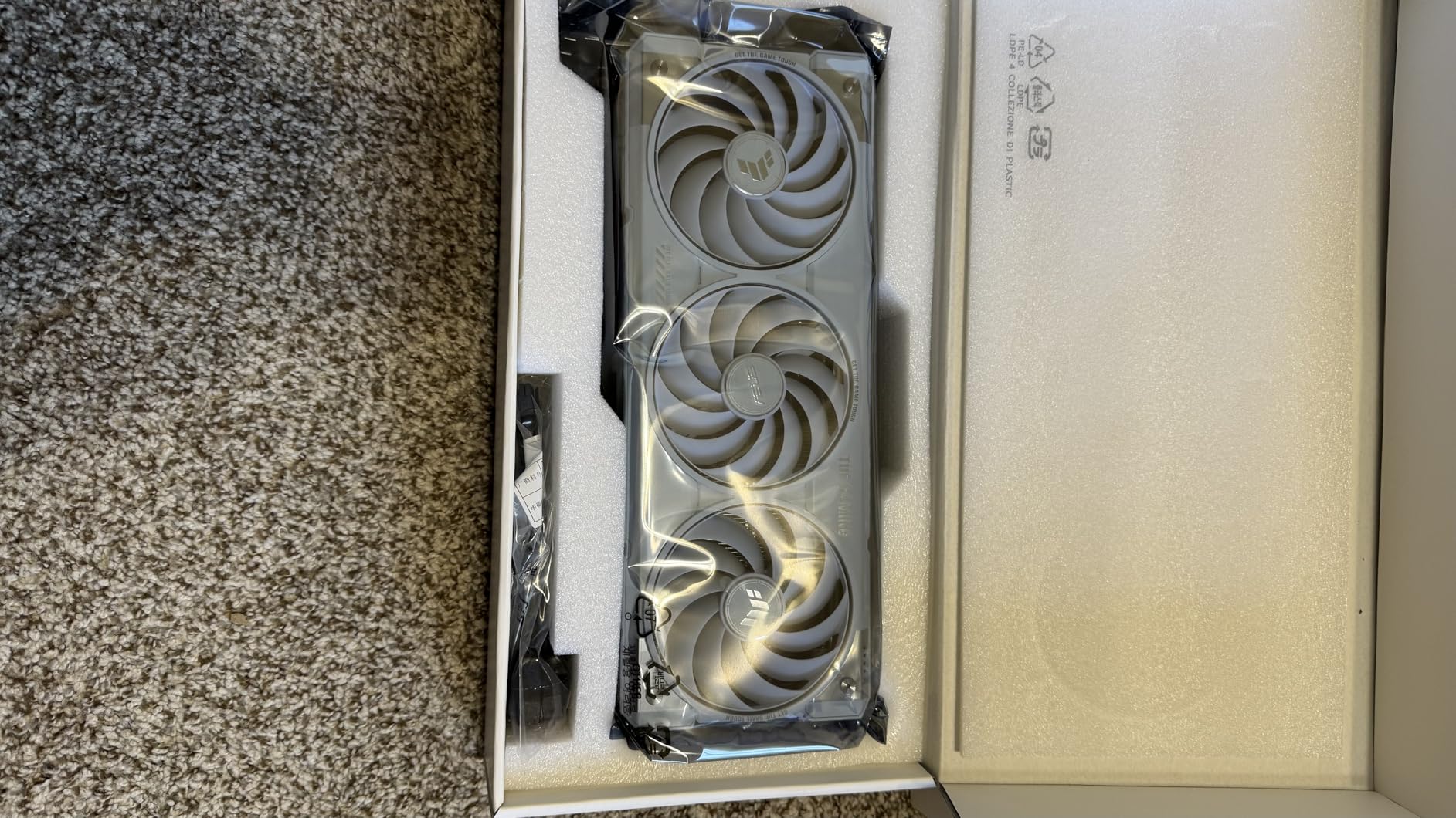 ASUS TUF Gaming NVIDIA GeForce RTX™ 4070 Ti Super OC Edition Gaming Graphics Card (PCIe 4.0, 16GB GDDR6X, HDMI 2.1a, DisplayPort 1.4a),RTX4070Ti|OC|Black - Customer Photo 1