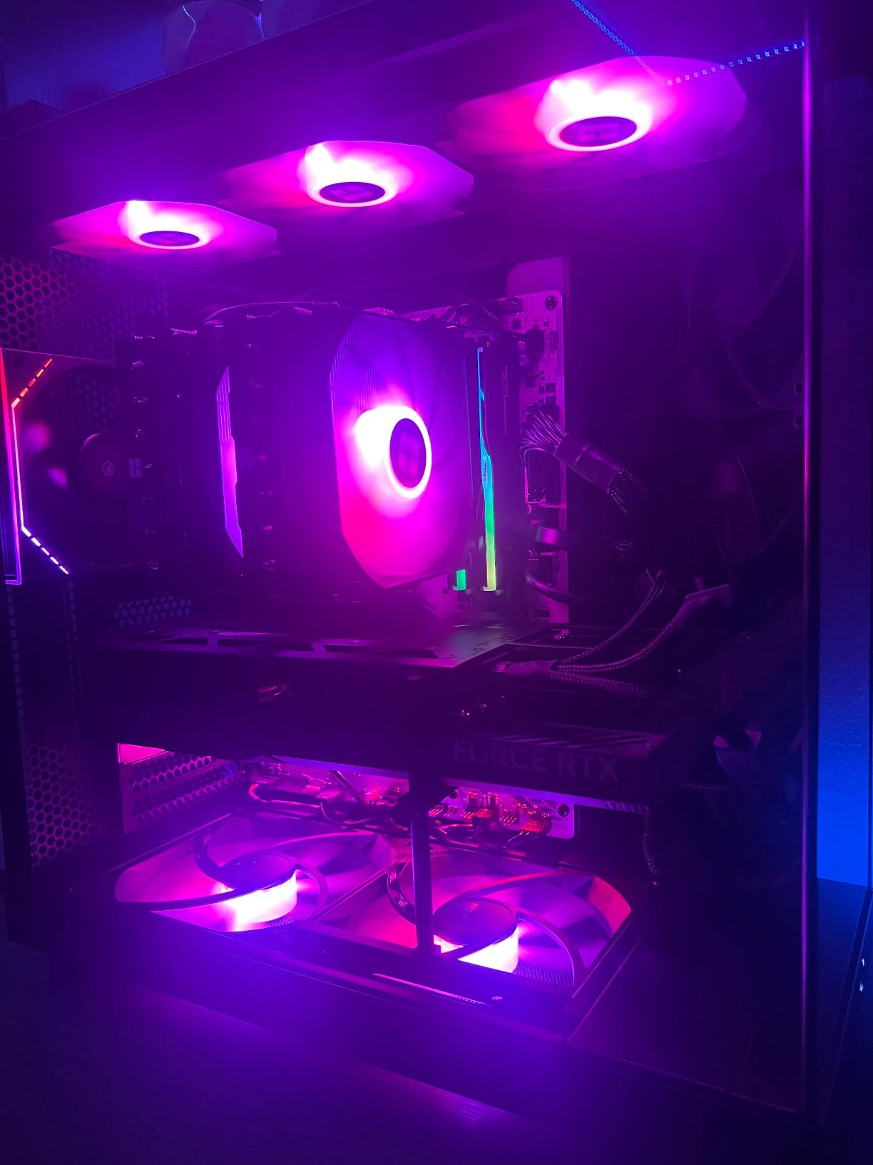 GIGABYTE GeForce RTX 4080 Super WINDFORCE V2 16G Graphics Card, 3X WINDFORCE Fans, 16GB 256-bit GDDR6X, GV-N408SWF3V2-16GD Video Card - Customer Photo 1