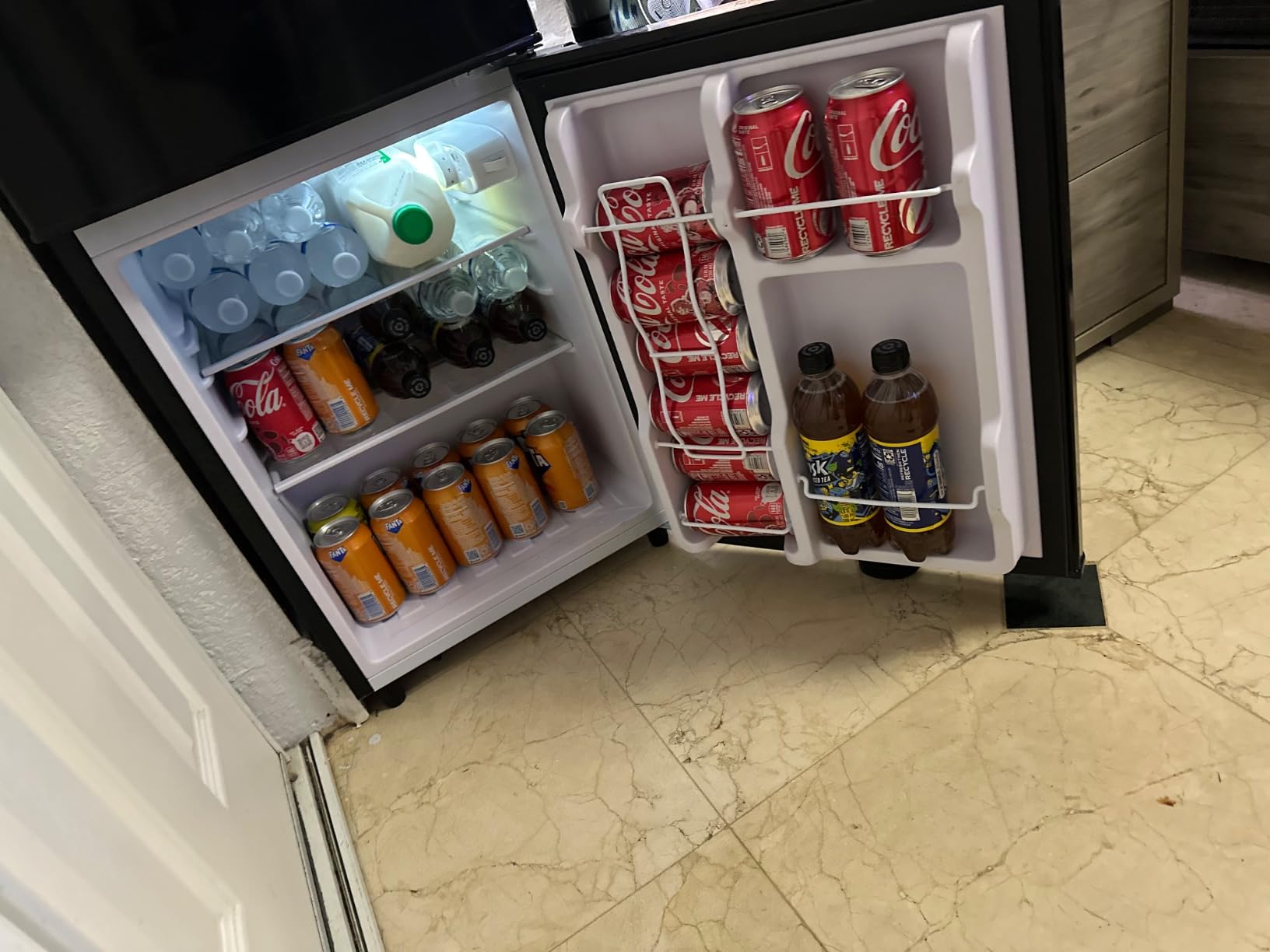 3.5 Cu.Ft Mini Fridge with Freezer, 2 Door Small Refrigerator, 7 Level Adjustable Thermostat, Compact Fridge for Living Room, Office, Kitchen and Apartment(Black) Customer Review 3.5 Cu.Ft Mini Fridge with Freezer, 2 Door Small Refrigerator, 7 Level Adjustable Thermostat, Compact Fridge for Living Room, Office, Kitchen and Apartment(Black) - Customer Photo 1