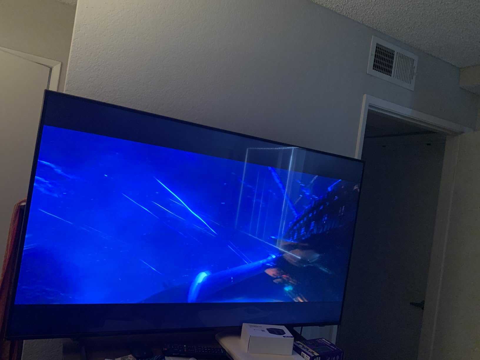 Samsung 50-Inch Class Crystal UHD 4K DU7200 Series HDR Smart TV w/Object Tracking Sound Lite, PurColor, Motion Xcelerator, Mega Contrast, Q-Symphony (UN50DU7200, 2024 Model) Customer Review Samsung 50-Inch Class Crystal UHD 4K DU7200 Series HDR Smart TV w/Object Tracking Sound Lite, PurColor, Motion Xcelerator, Mega Contrast, Q-Symphony (UN50DU7200, 2024 Model) - Customer Photo 3