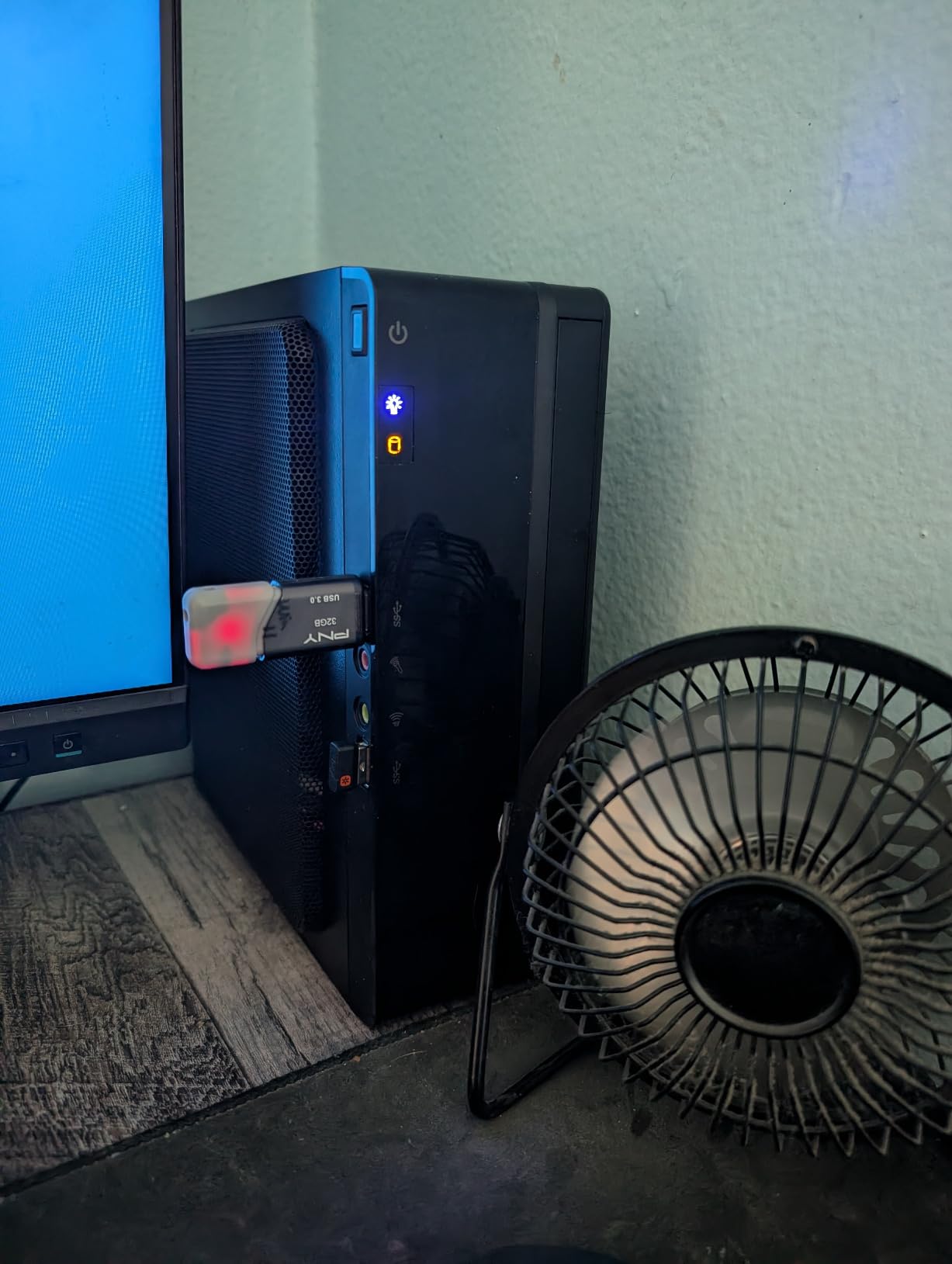 ID-COOLING IS-40-XT Black - 47mm Height Low Profile CPU Cooler, 4 Direct-Contact Heat Pipes Air Cooler for HTPCs, ITX, and Small Form Factor Builds, 92×92×15mm Slim Fan, Support Intel & AMD Socket Customer Review ID-COOLING IS-40-XT Black - 47mm Height Low Profile CPU Cooler, 4 Direct-Contact Heat Pipes Air Cooler for HTPCs, ITX, and Small Form Factor Builds, 92×92×15mm Slim Fan, Support Intel & AMD Socket - Customer Photo 3