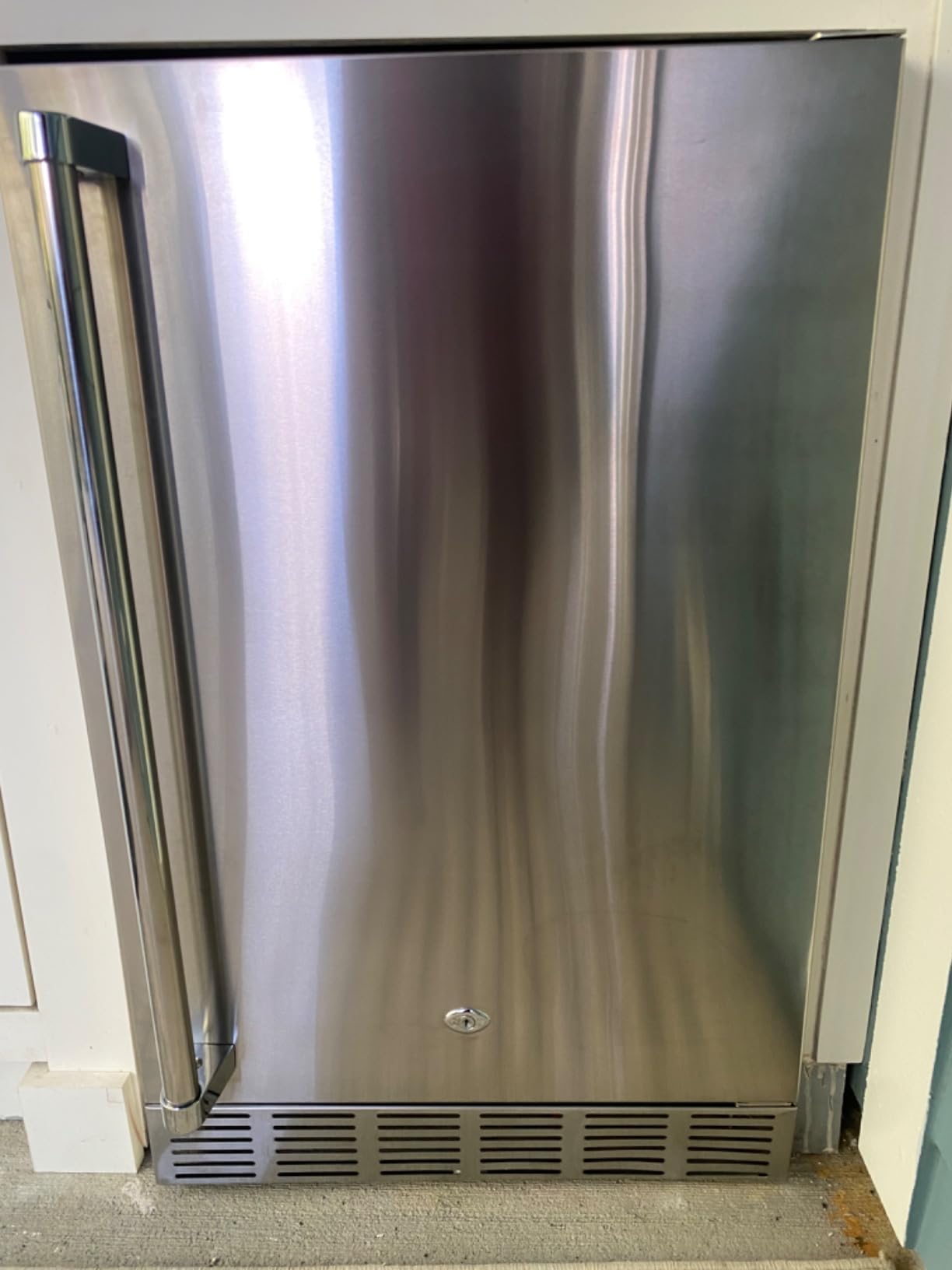 21 Inch Outdoor Refrigerator, Weather Proof Stainless Steel Beverage Beer Cooler Under Counter Fridge, Indoor/Outdoor Refrigerator with 3 Shelves for Patio Kitchen and Commercial Use - Customer Photo 2