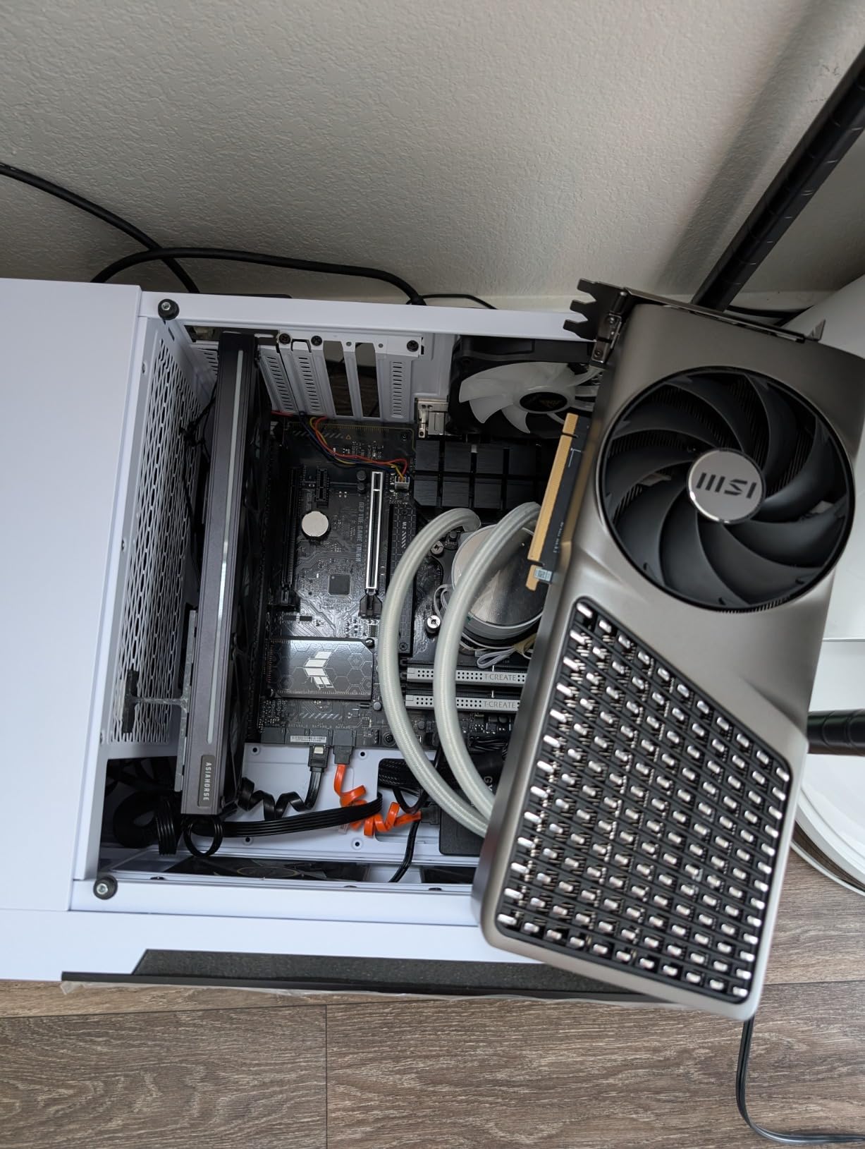 MSI Gaming RTX 4070 TI Super 16G Expert Graphics Card (NVIDIA RTX 4070 Ti Super, 256-Bit, Extreme Clock: 2685 MHz, 16GB GDRR6X 21 Gbps, HDMI/DP, Ada Lovelace Architecture) - Customer Photo 2