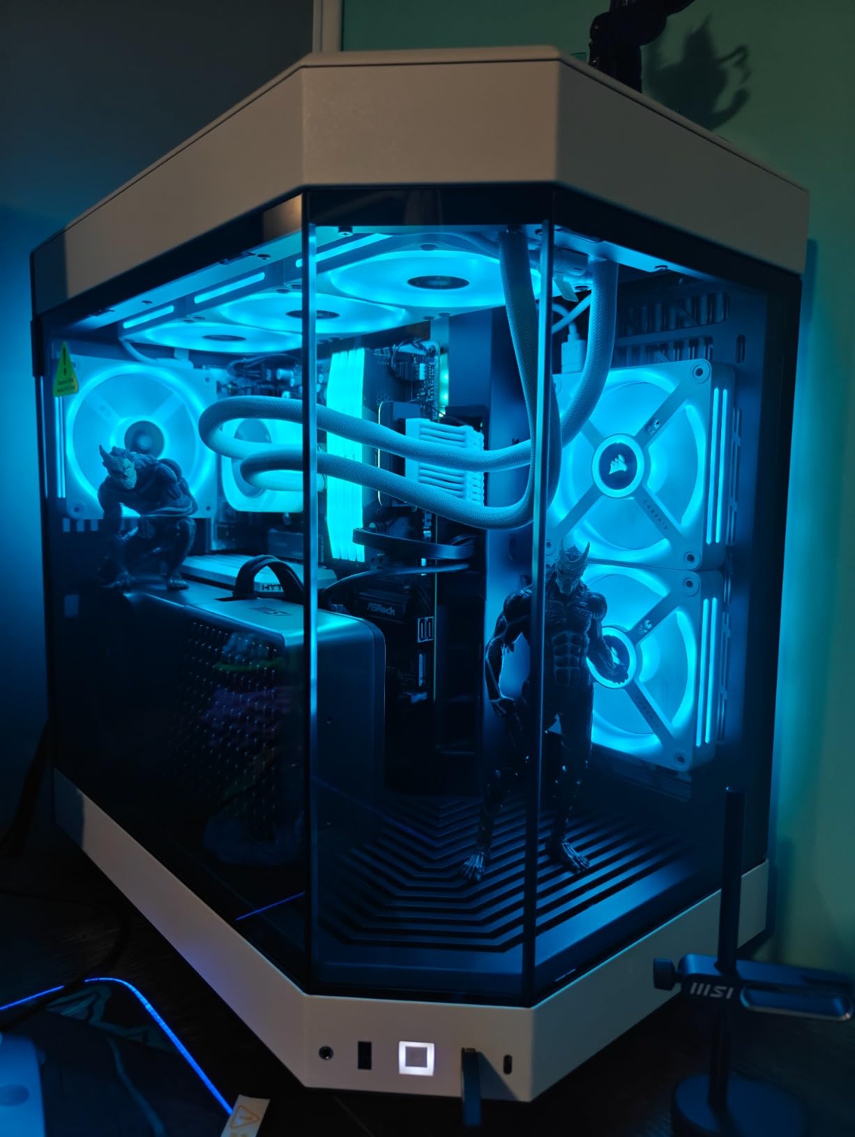 MSI Gaming RTX 4070 TI Super 16G Expert Graphics Card (NVIDIA RTX 4070 Ti Super, 256-Bit, Extreme Clock: 2685 MHz, 16GB GDRR6X 21 Gbps, HDMI/DP, Ada Lovelace Architecture) - Customer Photo 3