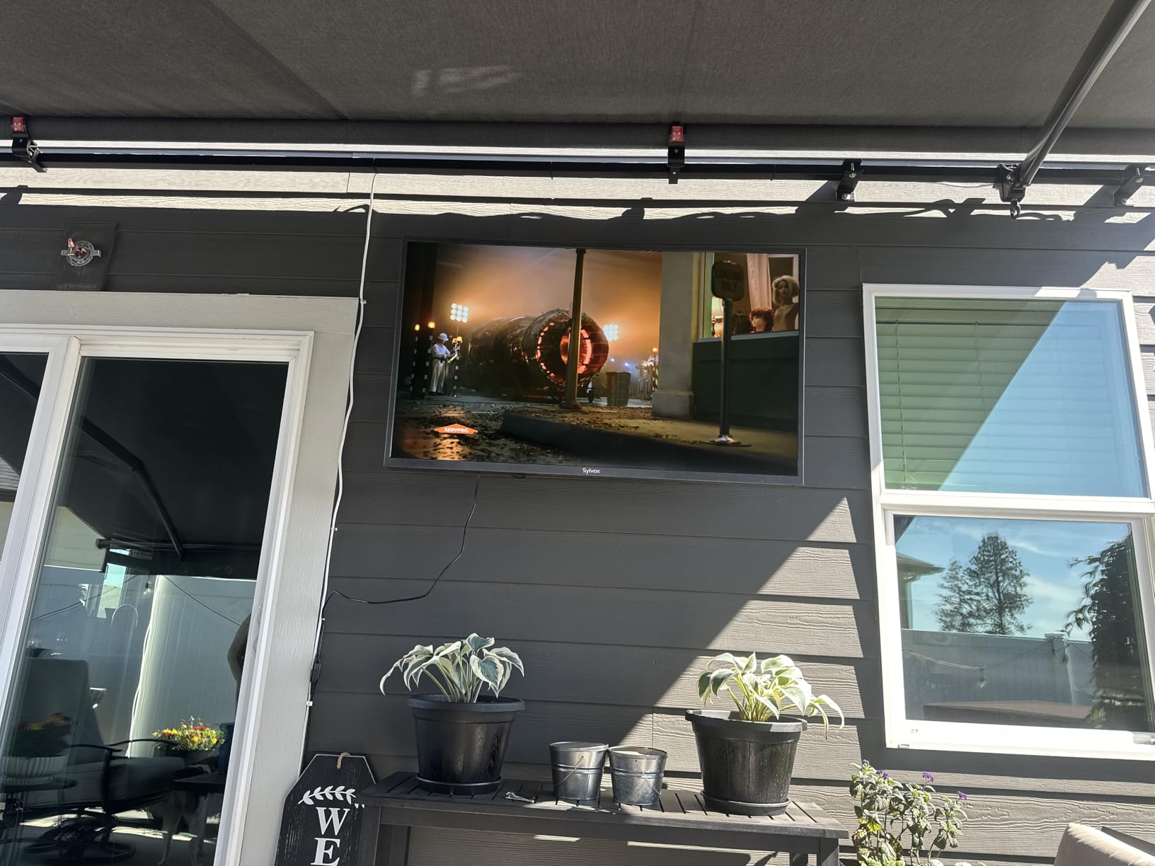 SYLVOX Outdoor TV, 55 inch 2000 Nit High Brightness Smart TVs, 4K Sunlight Readable Display, IP55 Waterproof, Smart TV for Outdoor Households or Commercial Places (Pool Pro 2.0/2024) Customer Review SYLVOX Outdoor TV, 55 inch 2000 Nit High Brightness Smart TVs, 4K Sunlight Readable Display, IP55 Waterproof, Smart TV for Outdoor Households or Commercial Places (Pool Pro 2.0/2024) - Customer Photo 3
