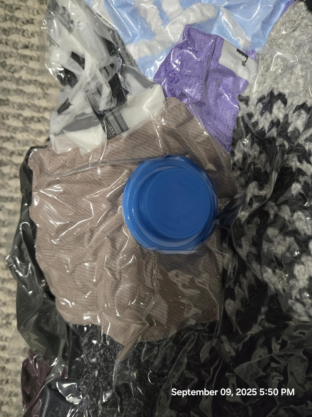 16 Pack Vacuum Storage Bags with Hand Pump, 4 Jumbo + 4 Large + 4 Medium + 4 Small Plastic Packaging Bags, 80% Space Saver Vacuum Seal Bags for Clothing, Travel Lugggage, Blankets, Comforters Customer Review 16 Pack Vacuum Storage Bags with Hand Pump, 4 Jumbo + 4 Large + 4 Medium + 4 Small Plastic Packaging Bags, 80% Space Saver Vacuum Seal Bags for Clothing, Travel Lugggage, Blankets, Comforters - Customer Photo 2