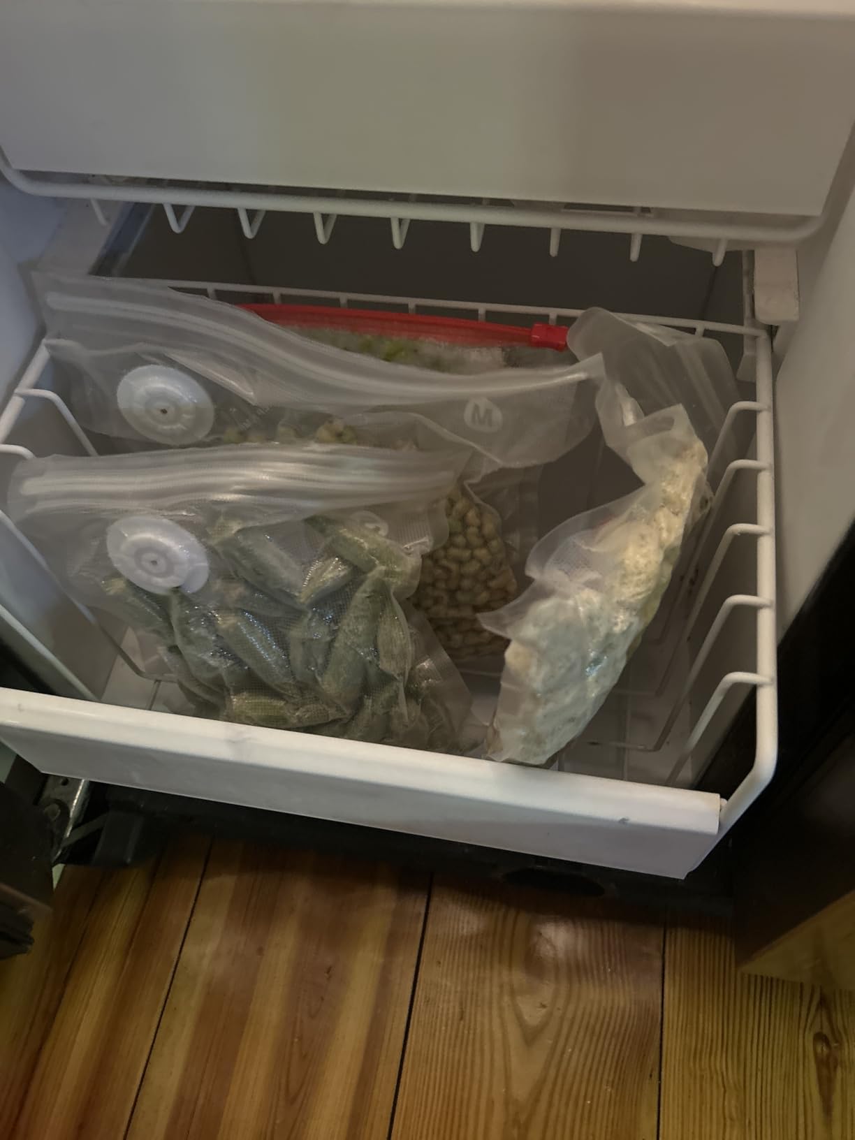 Chef Preserve Compact Vacuum Sealer for Food (Vacuum Sealer Machine + 30 Reusable Vacuum Bags) Powerful Handheld Vacuum Sealer Machine, Seal Meal Saver, Portable Food Sealer - Customer Photo 3