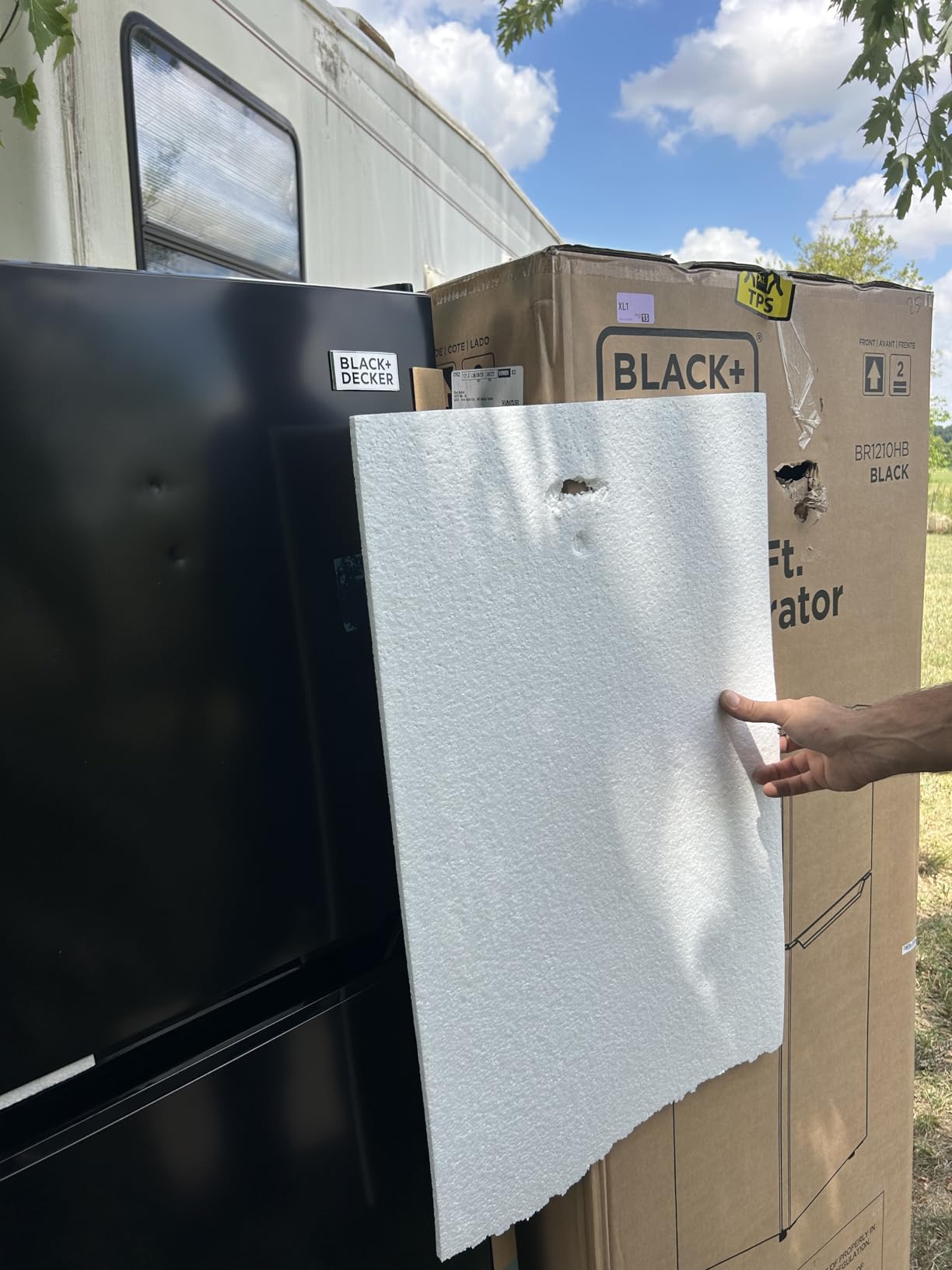 BLACK+DECKER 14.6 Cu. Ft. Top Mount Refrigerator with Freezer, 2 Door Refrigerator with Top Freezer and Adjustable Temperature Control, ENERGY STAR, BR1460HB, Black - Customer Photo 2