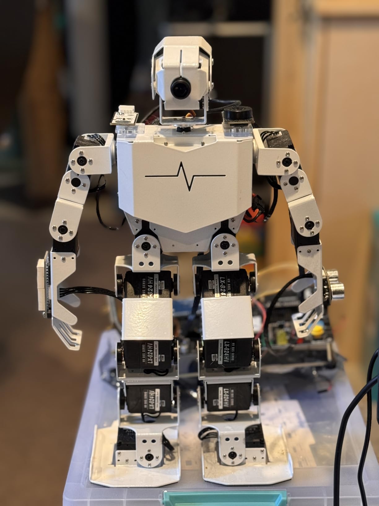 Hiwonder AI Intelligent Visual Humanoid Robot Powered by Raspberry Pi 5 4GB,DIY Robot Kits for Teens and Adults Supports App,Python Programming,PC Software and VNC Remote Desktop Control（Advanced Kit） - Customer Photo 1