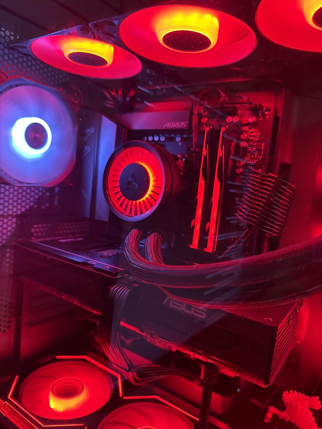 AMD Ryzen™ 7 9700X 8-Core, 16-Thread Unlocked Desktop Processor - Customer Photo 1