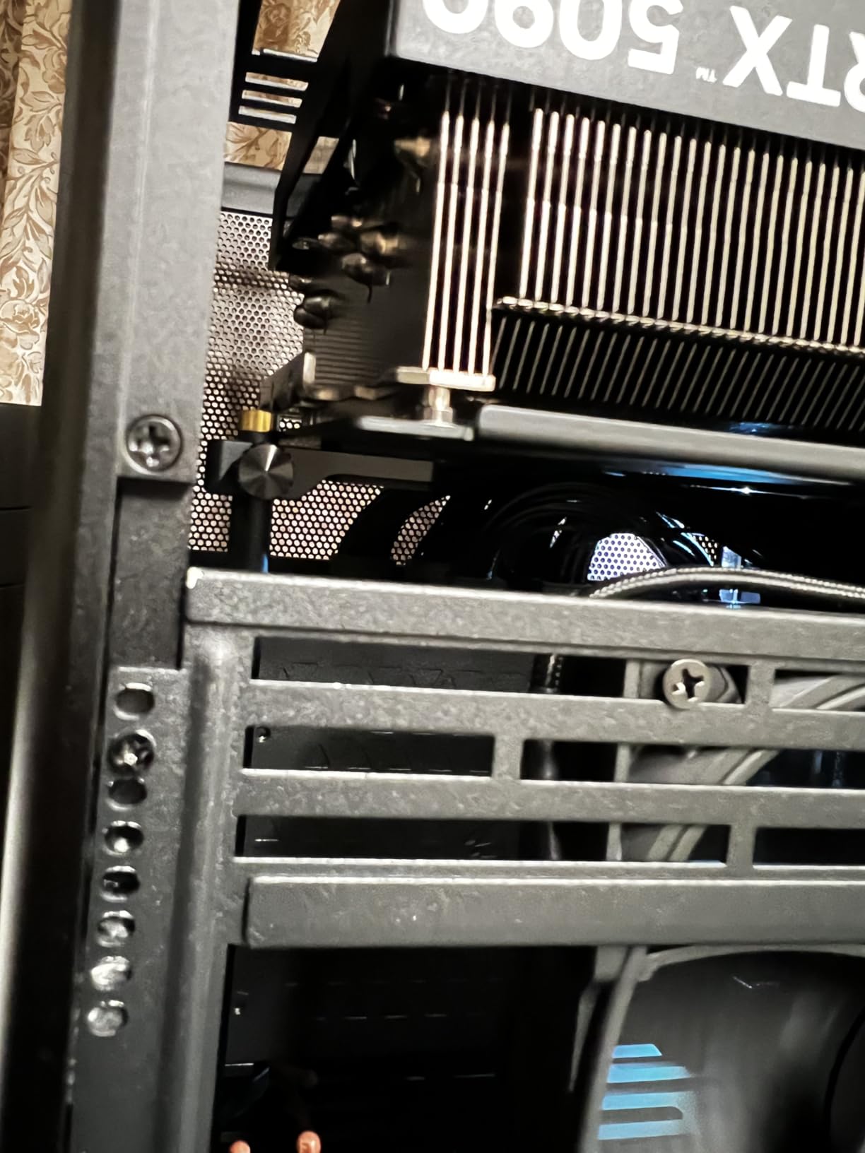 GPU Support Bracket, GPU Holder Stand, Adjustable GPU Sag Bracket Graphics Card Support for 12cm Fan Mount CNC Aluminum (0.63-6.3inch) - Customer Photo 3