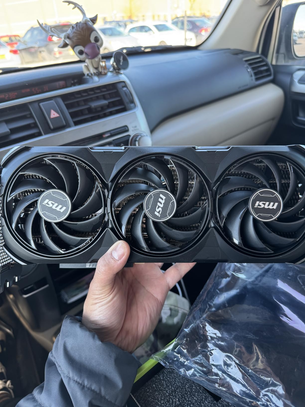 MSI GeForce RTX 4070 Ti Super 16G Ventus 3X Black OC Graphics Card (NVIDIA RTX 4070 Ti Super, 256-Bit, Extreme Clock: 2655 MHz, 16GB GDRR6X 21Gbps, HDMI/DP, Ada Lovelace Architecture) - Customer Photo 2