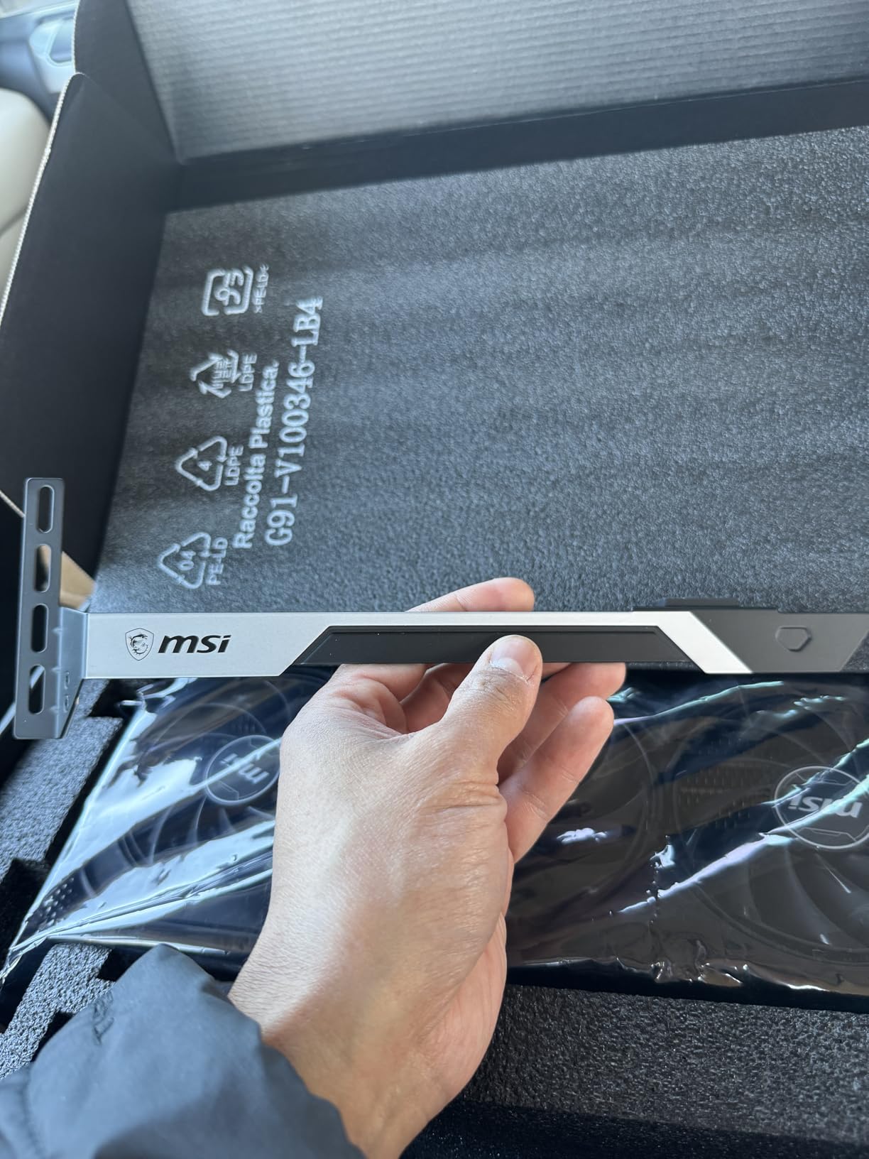 MSI GeForce RTX 4070 Ti Super 16G Ventus 3X Black OC Graphics Card (NVIDIA RTX 4070 Ti Super, 256-Bit, Extreme Clock: 2655 MHz, 16GB GDRR6X 21Gbps, HDMI/DP, Ada Lovelace Architecture) - Customer Photo 3