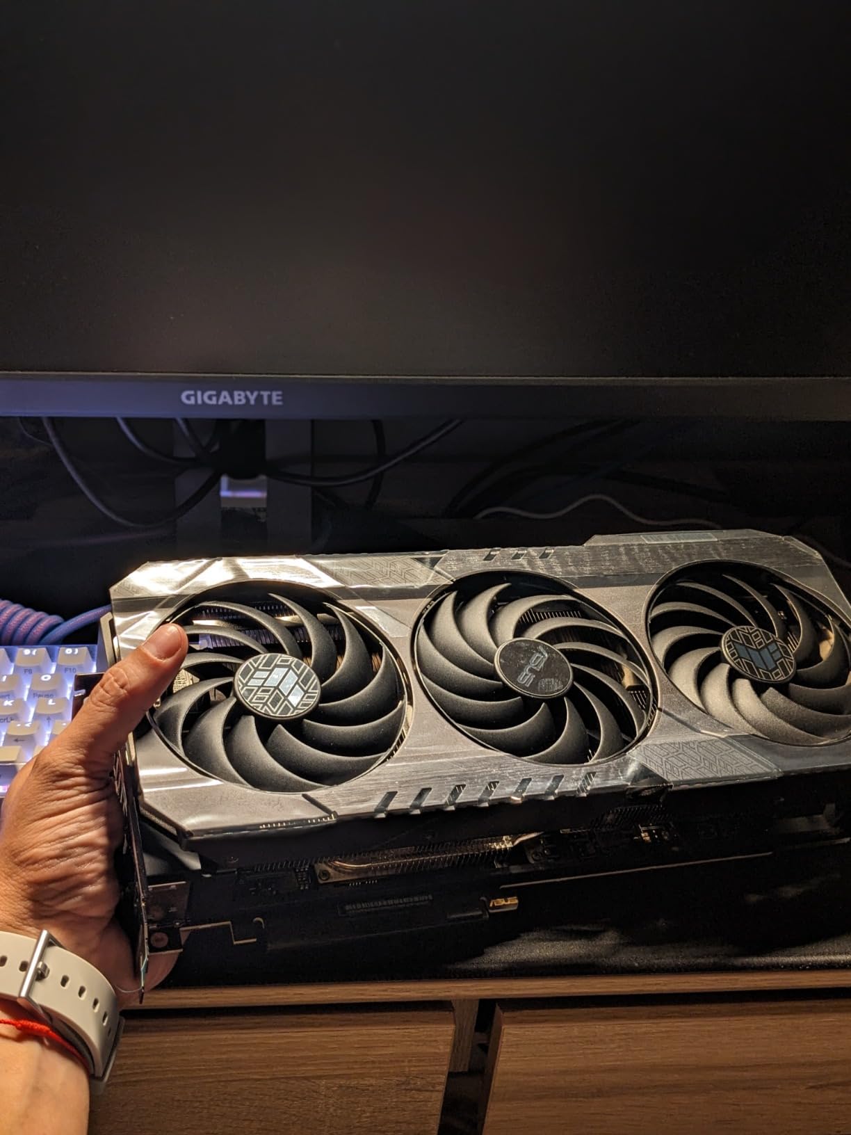ASUS TUF Gaming GeForce RTX™ 4070 Ti Super OG OC Edition Gaming Graphics Card (PCIe 4.0, 16GB GDDR6X, DLSS 3, HDMI 2.1a, DisplayPort 1.4a) - Customer Photo 3