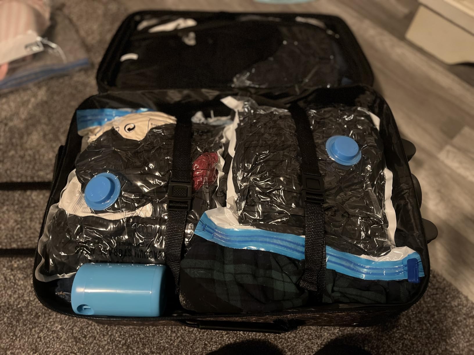 Vacuum Storage Bags for Travel, 8 Pack (4S+4XS) Vacuum Seal Bags with Wireless Rechargeable Electric Pump, Travel Essentials Space Saving Compression Bag for Clothes, Luggage, Suitcase, Backpack, Trip Customer Review Vacuum Storage Bags for Travel, 8 Pack (4S+4XS) Vacuum Seal Bags with Wireless Rechargeable Electric Pump, Travel Essentials Space Saving Compression Bag for Clothes, Luggage, Suitcase, Backpack, Trip - Customer Photo 1