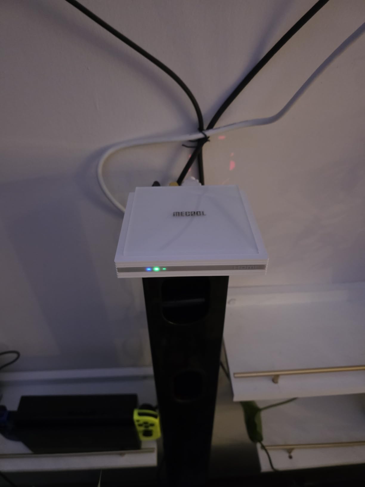 Android TV Box 11.0, MECOOL KM2 Plus Deluxe Smart TV Box 4GB 32GB Certification Netflix Google Assistant Dolby Atmos and Vision, Compatible with AV1 HDR 4K 2.4G 5.0G WiFi6 BT5.0 Amlogic S905X4 - Customer Photo 1