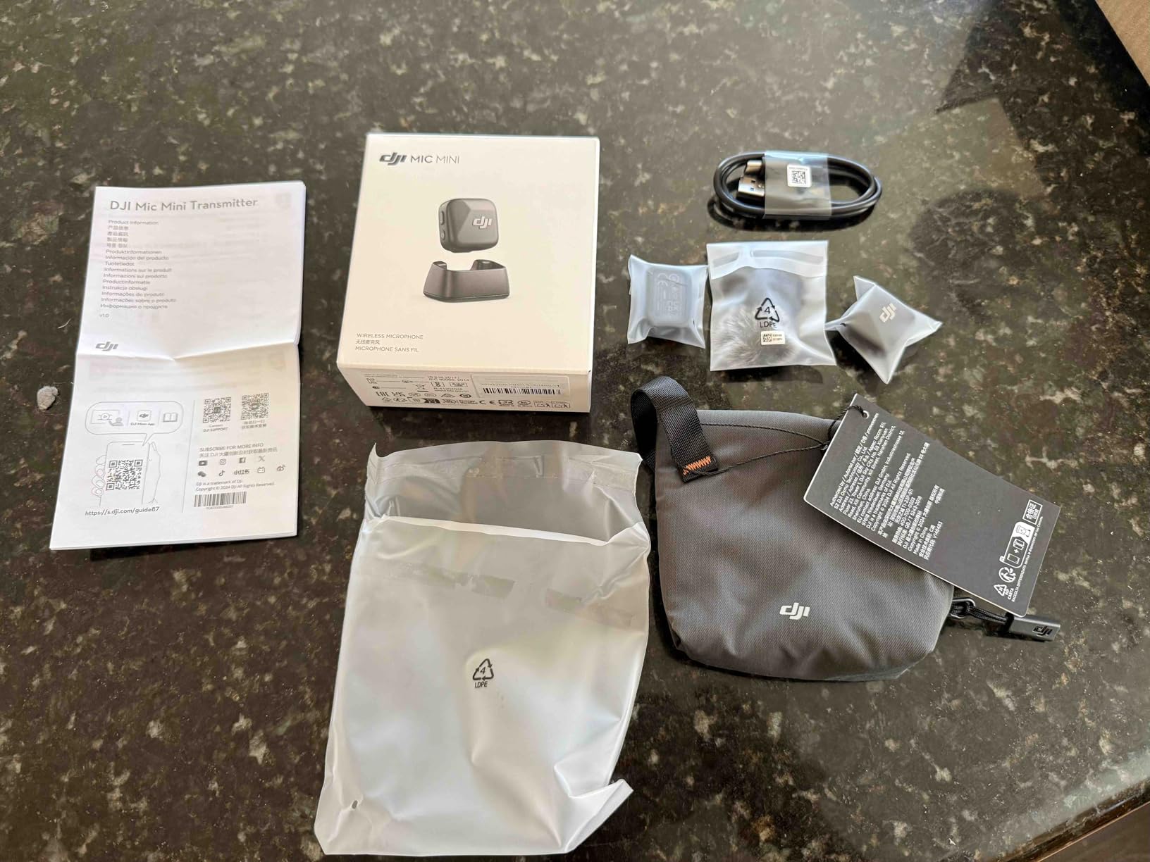 DJI Mic Mini (2 TX + 1 RX + Charging Case), Wireless Lavalier Microphone for iPhone/Camera/Android, Ultralight, Detail-Rich Audio, 48h Use, Noise Cancelling, Automatic Limiting, Vlog, Streaming - Customer Photo 1