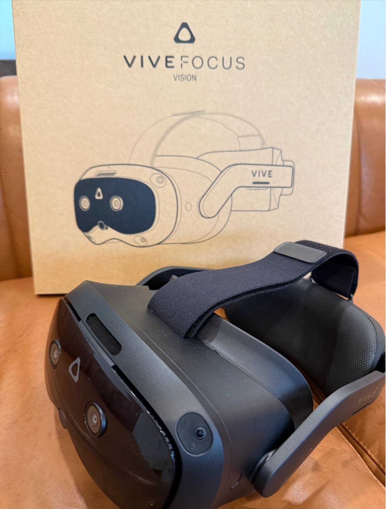HTC Vive Focus Vision - Mixed Reality and PC VR Headset + Controllers - Consumer Edition customer photo 2
