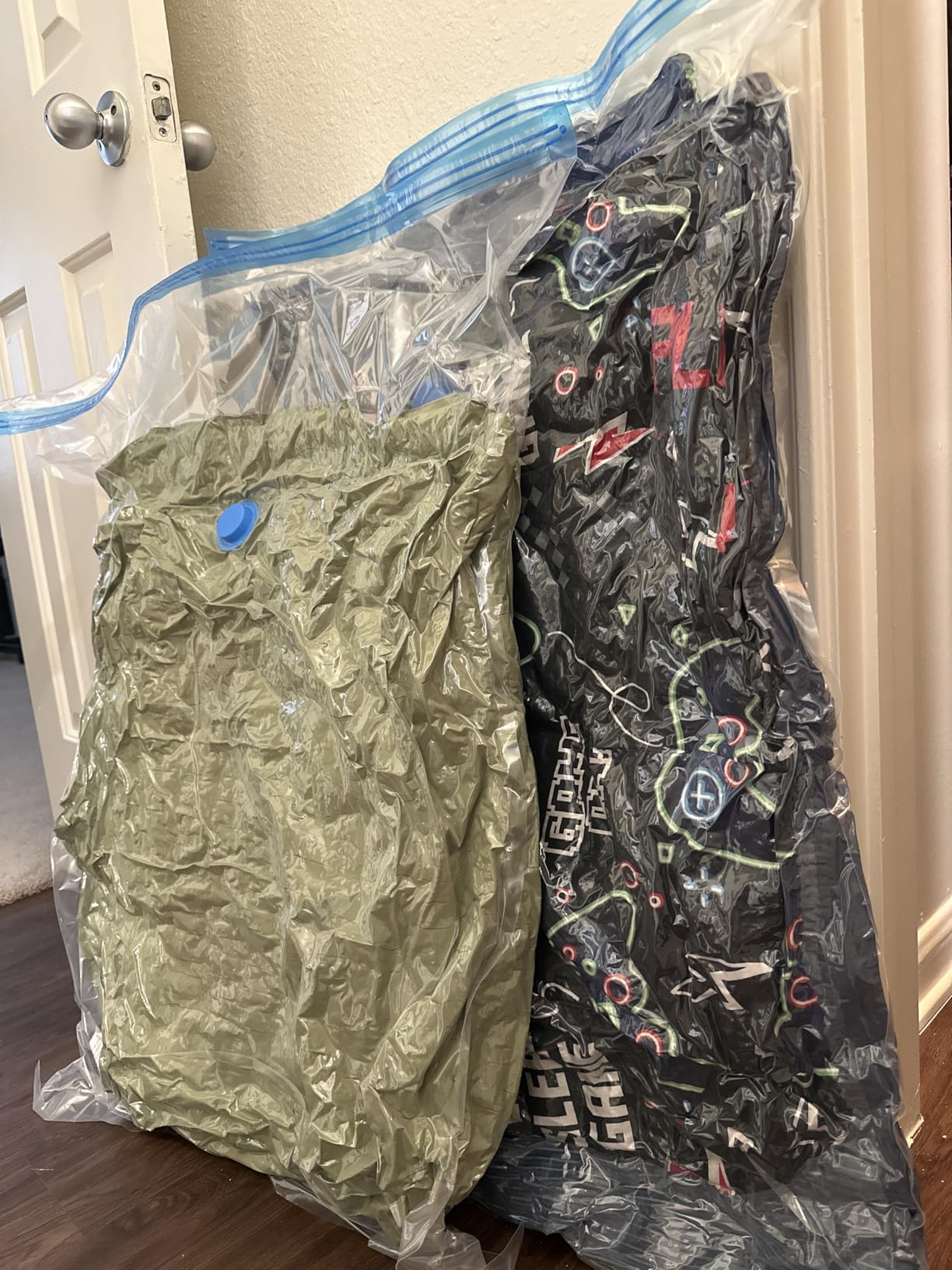 10 Pack Jumbo Vacuum Storage Bags with Hand Pump, 80% Storage Space Saving, Sturdy Leak-Free Space Saver Vacuum Seal Bags for Clothing, Vacuum Compression Bags for Travel Lugggage Blankets Comforters Customer Review 10 Pack Jumbo Vacuum Storage Bags with Hand Pump, 80% Storage Space Saving, Sturdy Leak-Free Space Saver Vacuum Seal Bags for Clothing, Vacuum Compression Bags for Travel Lugggage Blankets Comforters - Customer Photo 2