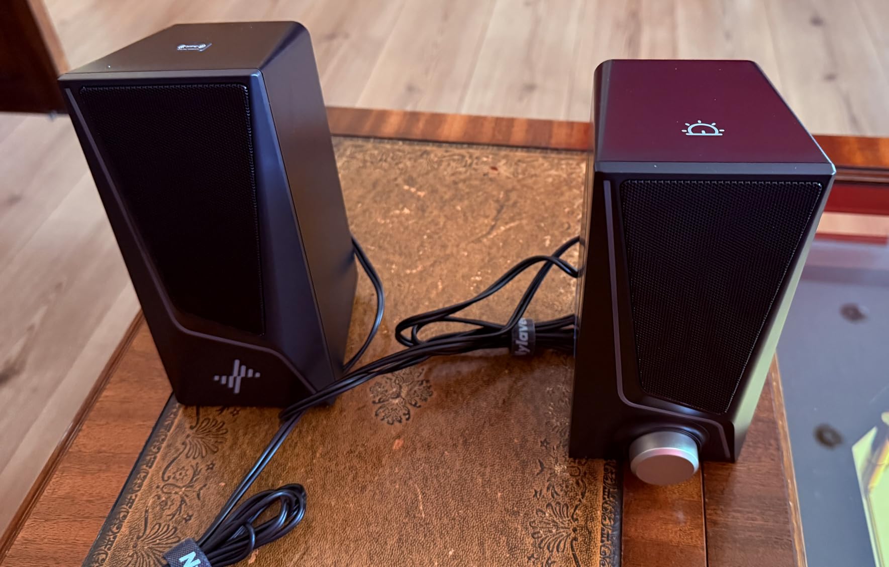 Nylavee Computer Speakers with Subwoofer, 2.1 Hi-Fi PC Speakers System with 6 Lighting Modes, Enhanced Bass, Plug and Play, USB/USB-C Powered and 3.5mm Aux in for Desktop, Monitor, Laptop, Tablet - Customer Photo 2