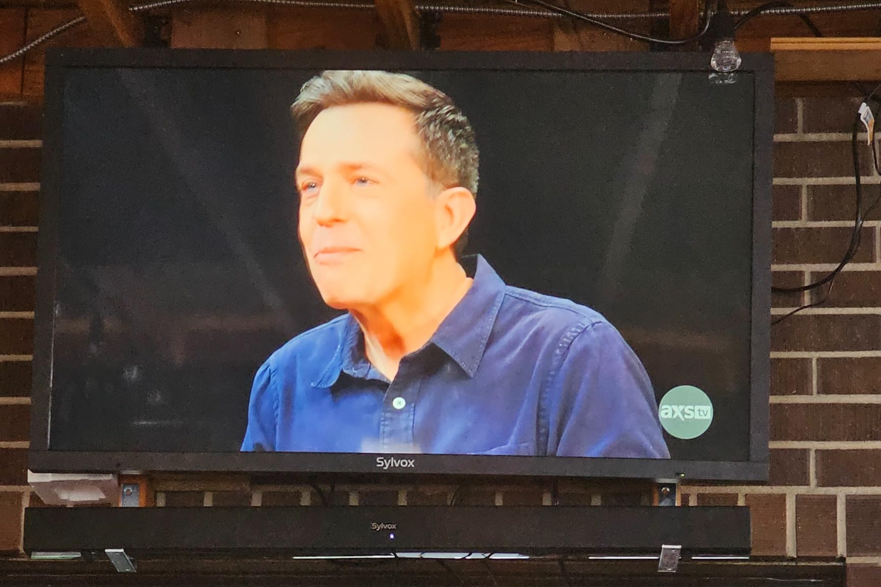 SYLVOX 50 Inch Outdoor Smart Television Weatherproof Google TV, 4K 700NIT High Brightness Temperature Resistant IP55 Waterproof TVs, Anti-Scratch, Suitable for Partial Sun (Patio Series) Customer Review SYLVOX 50 Inch Outdoor Smart Television Weatherproof Google TV, 4K 700NIT High Brightness Temperature Resistant IP55 Waterproof TVs, Anti-Scratch, Suitable for Partial Sun (Patio Series) - Customer Photo 3