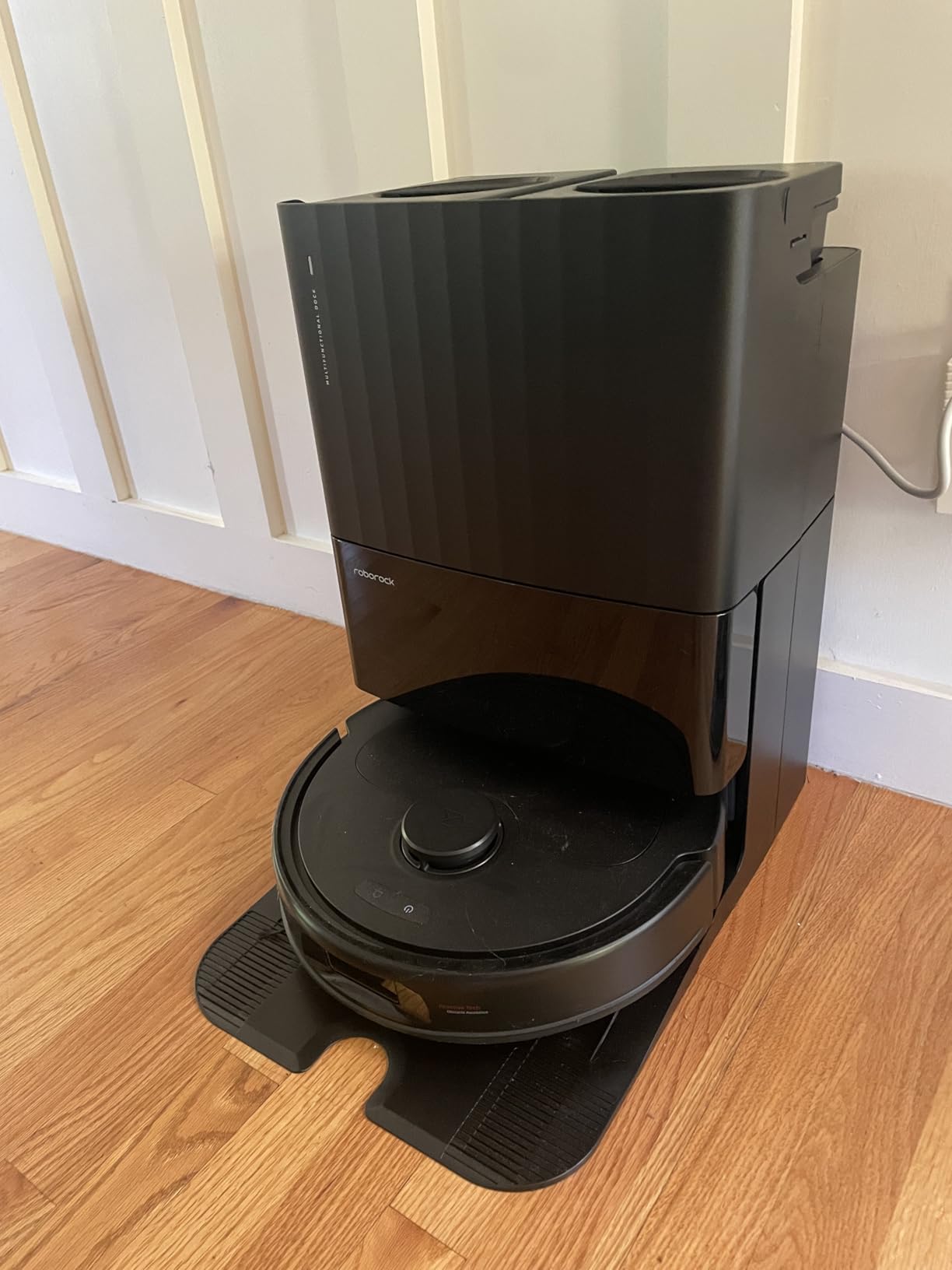 roborock Qrevo Series Robot Vacuum and Mop, 8000Pa Suction, Upgraded from Qrevo S, Anti-Tangle Brushes, Smart Obstacle Avoidance, Auto Mop Washing, All-in-One Dock, 200RPM Spinning Mops, Black(QV 35A) - Customer Photo 2