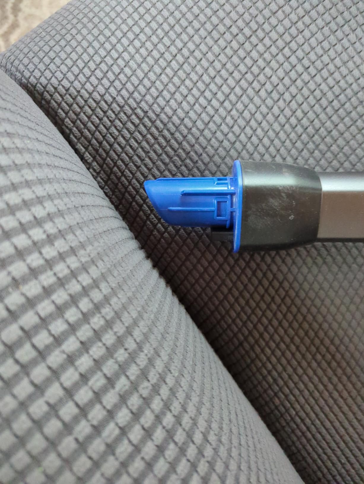 BISSELL PowerClean FurFinder 200W Self-Standing Cordless Vacuum w/Tangle Free Brush Roll, Strong Suction, Removeable Battery, Wall Mount, Upholstery Tool & Bright Headlights - Customer Photo 3