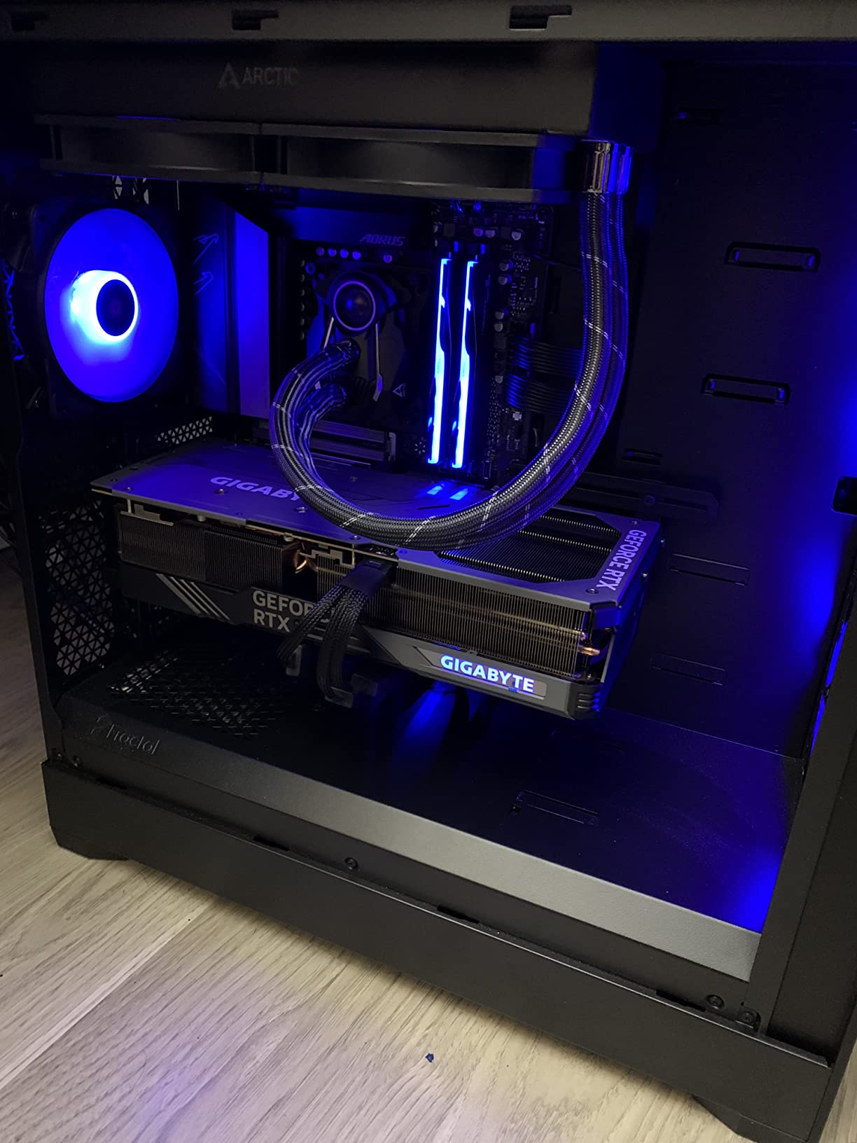 GIGABYTE GeForce RTX 5080 Gaming OC 16G Graphics Card, WINDFORCE Cooling System, 16GB 256-bit GDDR7, GV-N5080GAMING OC-16GD Video Card Customer Review GIGABYTE GeForce RTX 5080 Gaming OC 16G Graphics Card, WINDFORCE Cooling System, 16GB 256-bit GDDR7, GV-N5080GAMING OC-16GD Video Card - Customer Photo 3