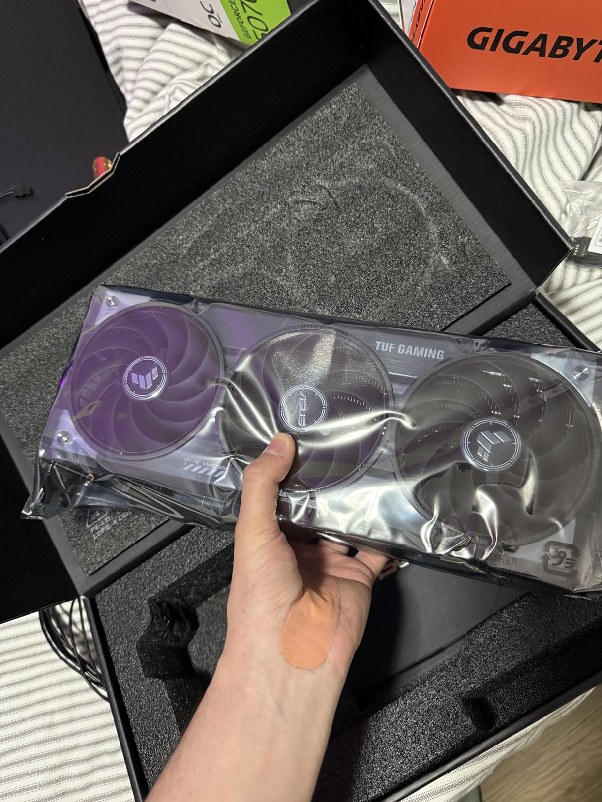 ASUS TUF Gaming GeForce RTX ™ 5070 12GB GDDR7 OC Edition Gaming Graphics Card (PCIe® 5.0, HDMI®/DP 2.1, 3.125-slot, Military-Grade Components, Protective PCB Coating, axial-tech Fans) - Customer Photo 1