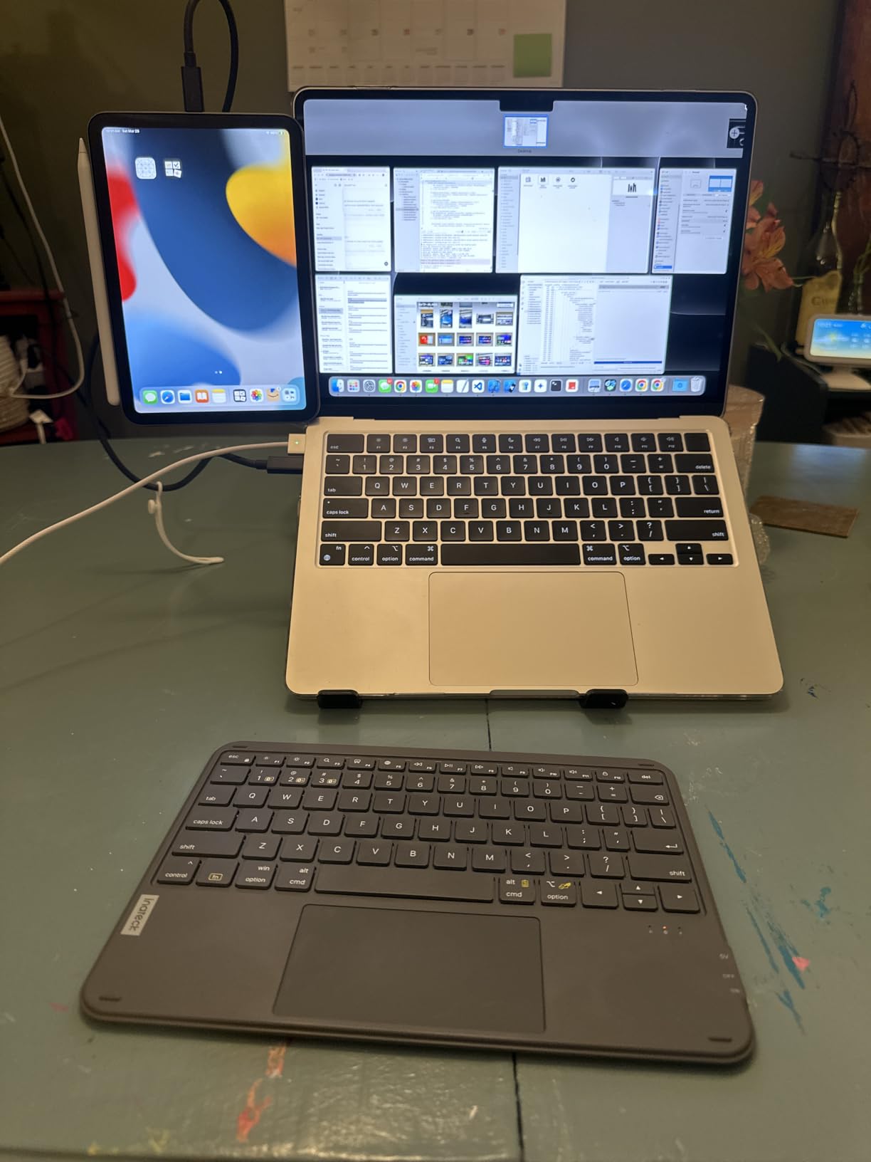 Inateck Tablet Keyboard, Ultra-Slim, AI Function, 7-Color Backlight, Compatible with iPad 10/9/8, Air, 12.9''/ 11''/ 10.5'' Pro, Mini 7/6/5, Supports Windows, iPad OS, Android, iOS Customer Review Inateck Tablet Keyboard, Ultra-Slim, AI Function, 7-Color Backlight, Compatible with iPad 10/9/8, Air, 12.9''/ 11''/ 10.5'' Pro, Mini 7/6/5, Supports Windows, iPad OS, Android, iOS - Customer Photo 2