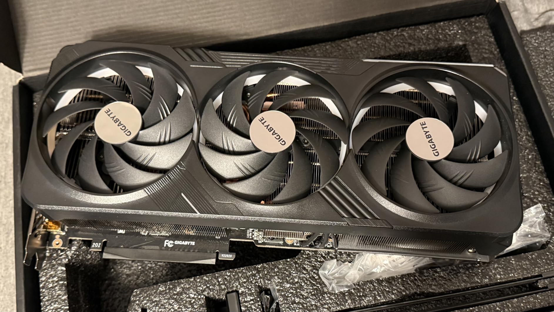 GIGABYTE GeForce RTX 5090 Gaming OC 32G Graphics Card, WINDFORCE Cooling System, 32GB 512-bit GDDR7, GV-N5090GAMING OC-32GD Video Card - Customer Photo 3