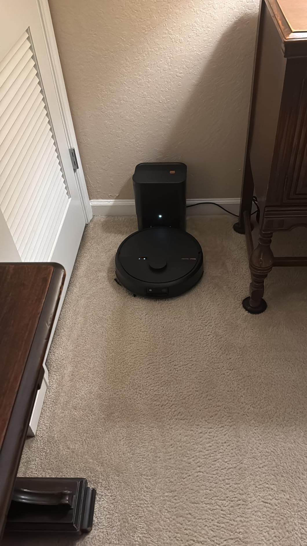 iRobot Roomba Max 705 Vac Robot Vacuum + AutoEmpty Dock - Extreme Power-Lifting Suction, Anti-Tangle Dual Rubber Brushes, Self-Empties, Recognizes and Avoids Obstacles, LiDAR Navigation - Customer Photo 2