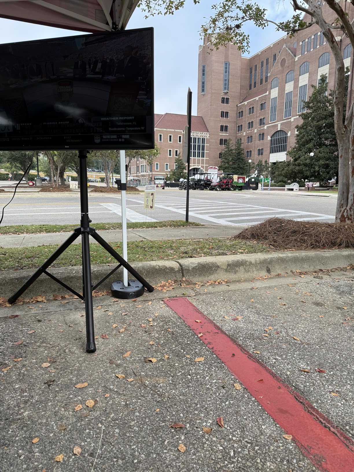 Roku Smart TV 2025 – 32-Inch Select Series, 1080p Full HD TV – Roku TV with Voice Remote – Flat Screen LED Television with Wi-Fi for Streaming Live Local News, Sports, Family Entertainment - Customer Photo 3