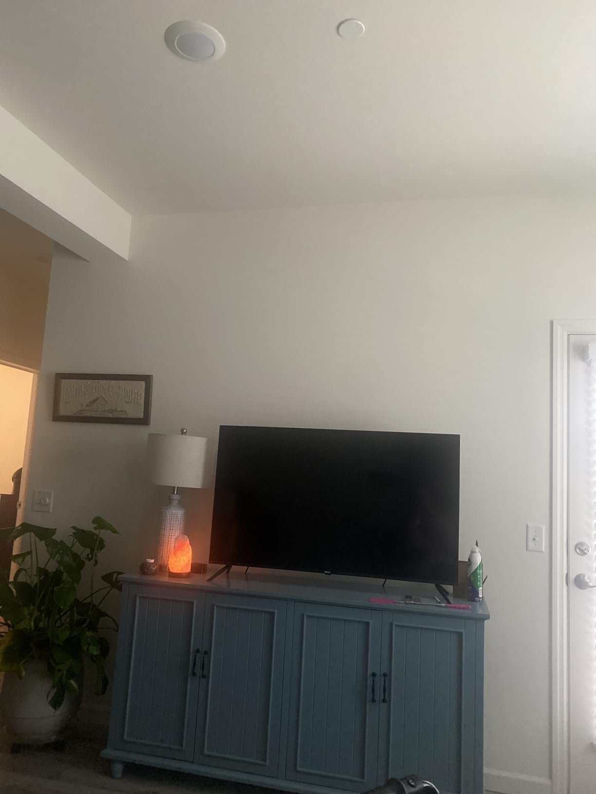 Roku Smart TV 2025 – 50-Inch Select Series, 4K HDR TV – RokuTV with Enhanced Voice Remote – Flat Screen LED Television with Wi-Fi for Streaming Live Local News, Sports, Family Entertainment - Customer Photo 2