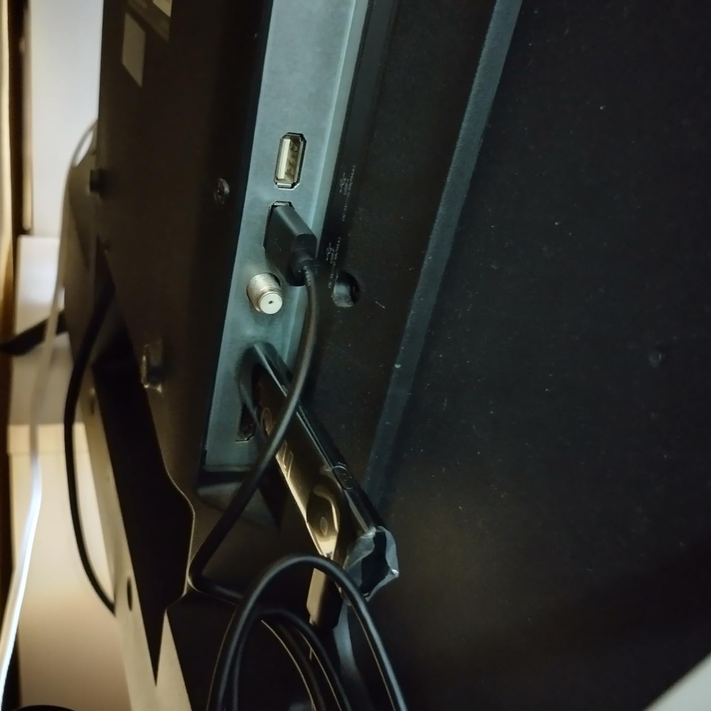 Roku Streaming Stick Plus 2025 - 4K & HDR Roku Streaming Device for TV with Voice Remote - Free & Live TV - Customer Photo 2