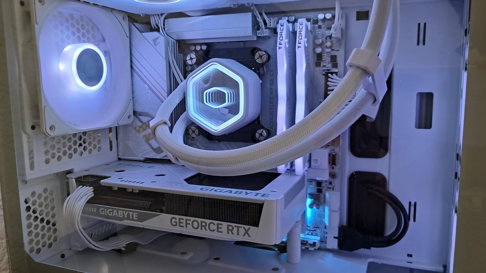 GIGABYTE GeForce RTX 5060 Ti AERO OC 16G Graphics Card, 16GB 128-bit GDDR7, PCIe 5.0, WINDFORCE Cooling System, GV-N506TAERO OC-16GD Video Card - Customer Photo 3